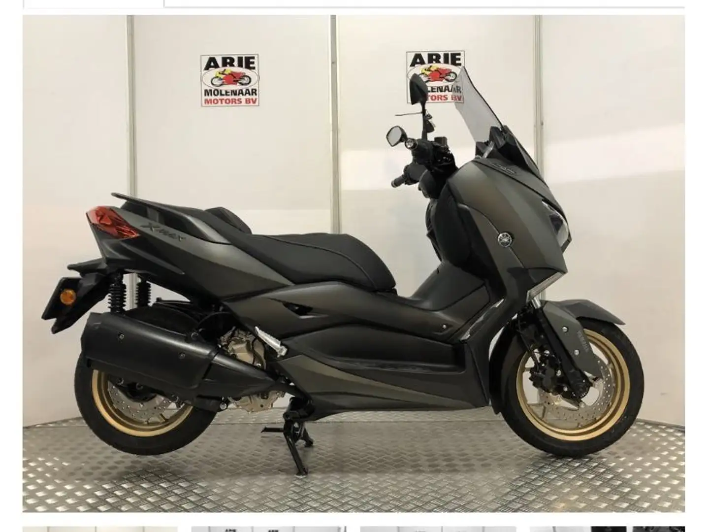Yamaha X-Max 300 Tech max Zwart - 1