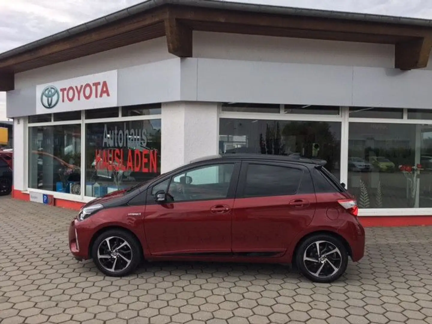 Toyota Yaris Hybrid Style Selection Rot - 2