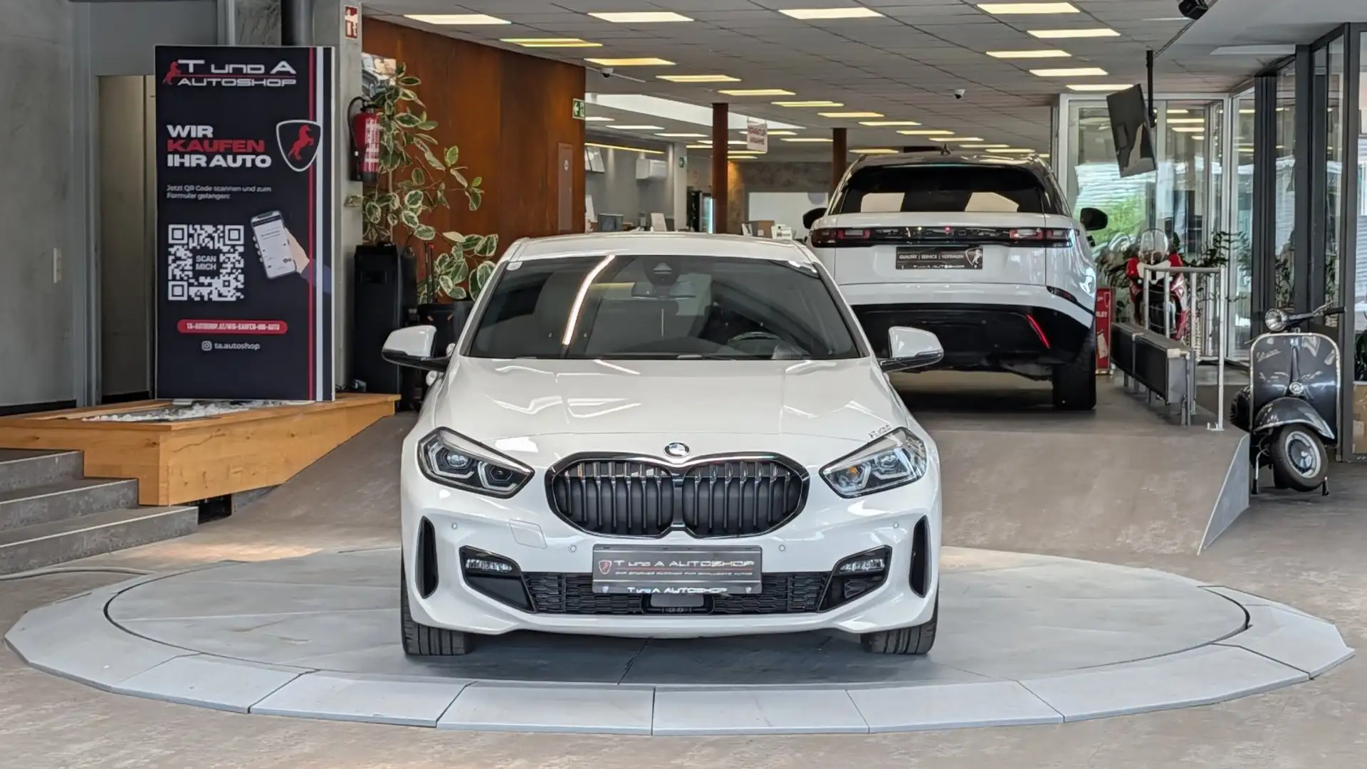 BMW 118 i 5-Türer M-Paket Aut. *Head-up*Navi**17Zoll*LED* Weiß - 2