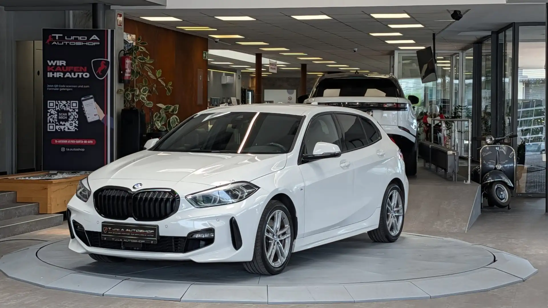 BMW 118 i 5-Türer M-Paket Aut. *Head-up*Navi**17Zoll*LED* Weiß - 1