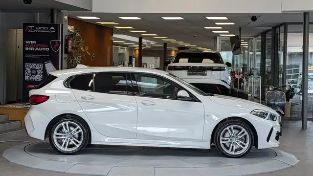 BMW 1 Series view 5