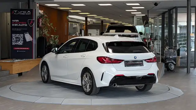BMW 1 Series view 6