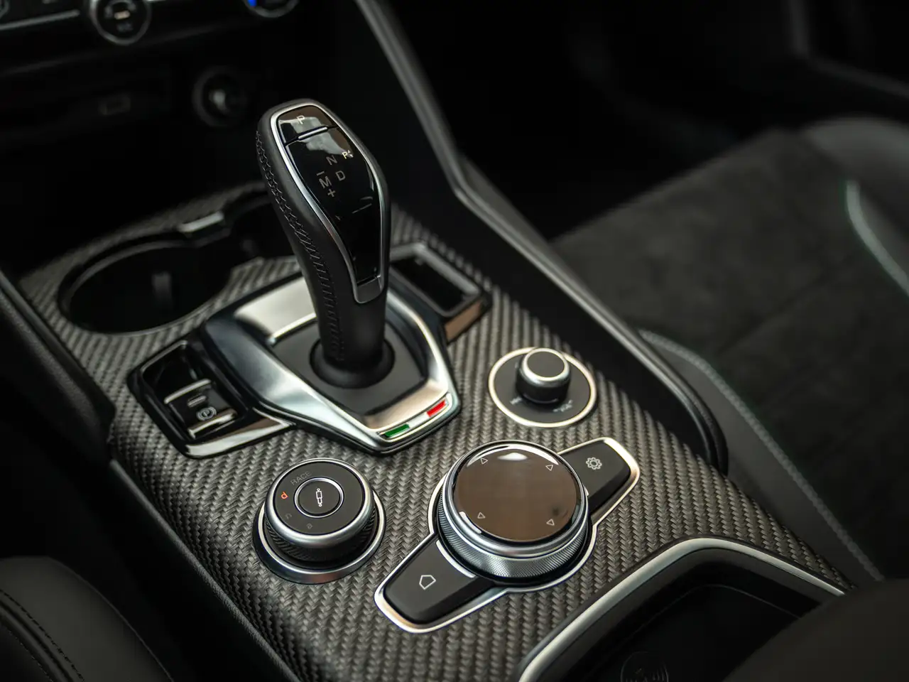 Alfa Romeo Giulia 2025 — фото 39