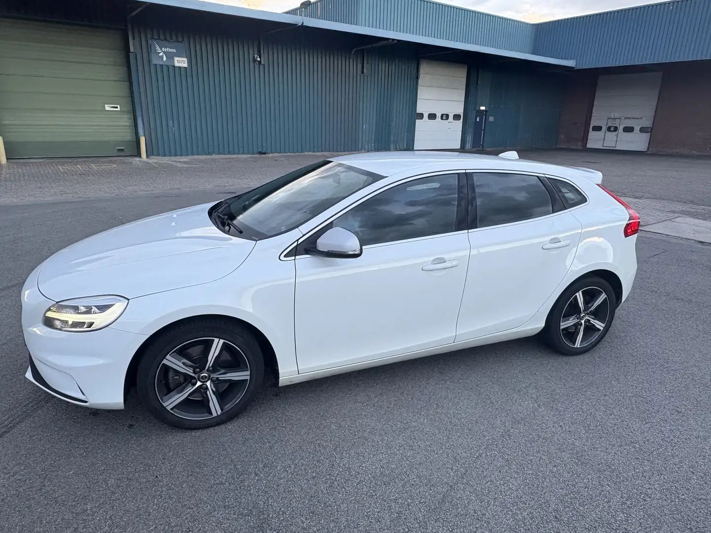 Volvo V40 2.0 T4 Bussines Sport Blanco - 1