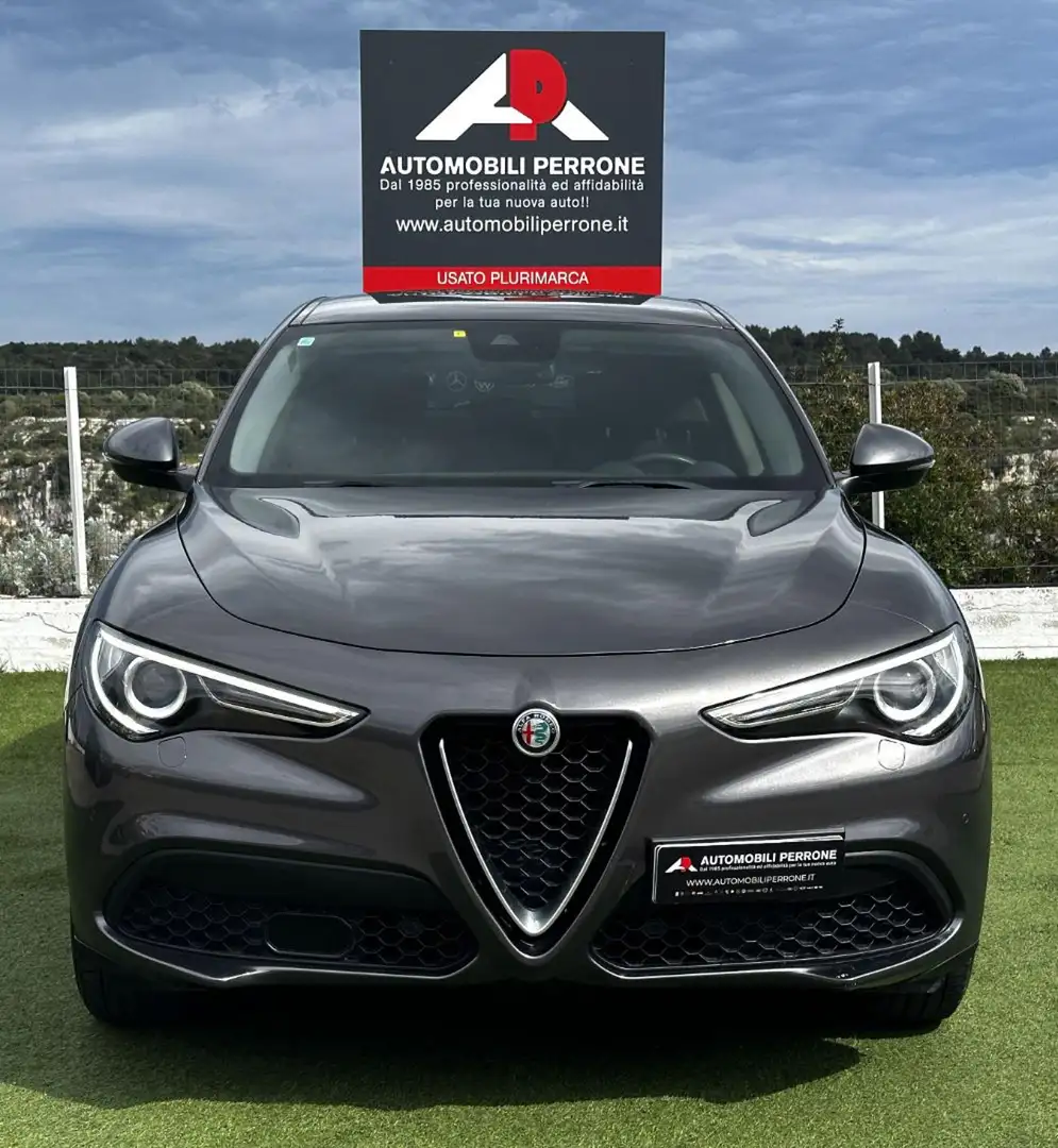 Alfa Romeo Stelvio 2.2 TD 190cv AT8 Q4 (APP/LED/Navi/Retro) Grijs - 2