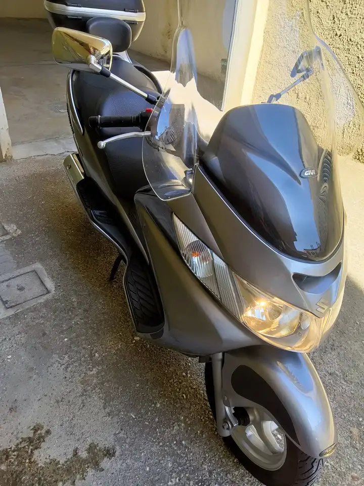 Suzuki Burgman 400
