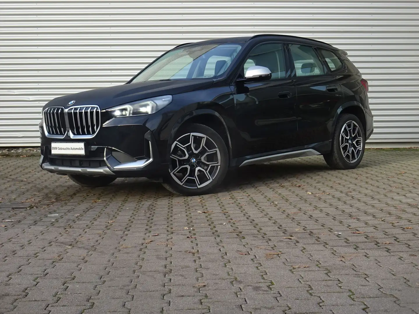 BMW X1 sDrive18i xLine DriveAssist AHK Premiumpaket Schwarz - 1