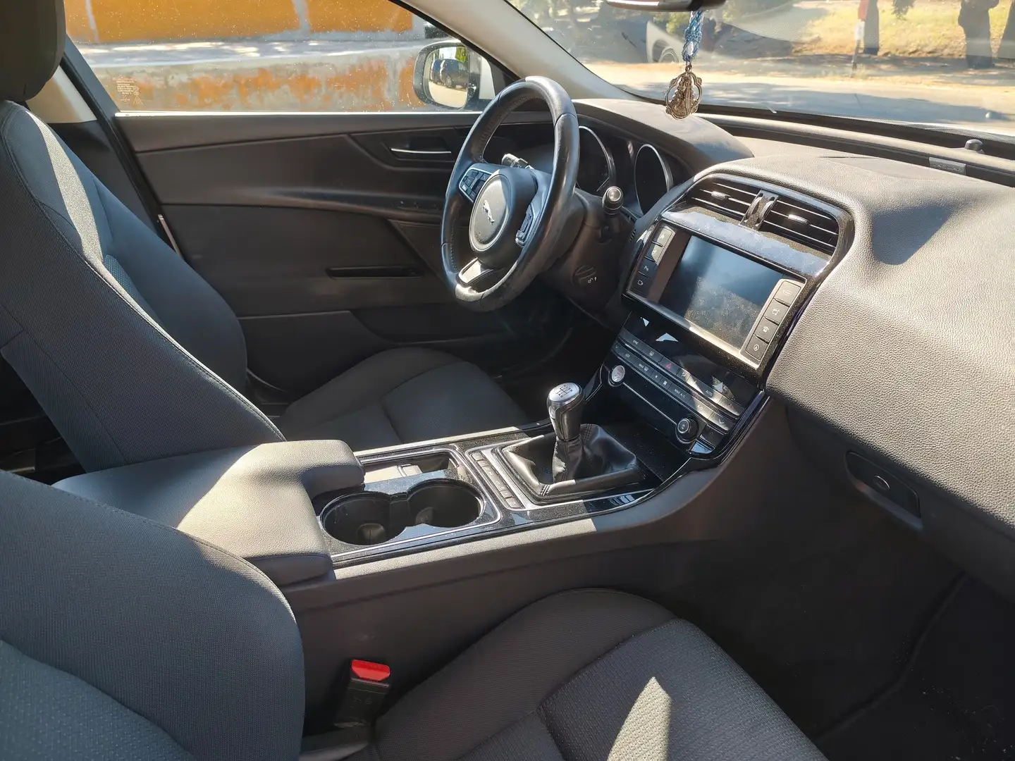 Jaguar XE XE 2.0 Diesel Pure 180 Pure Blanco - 2