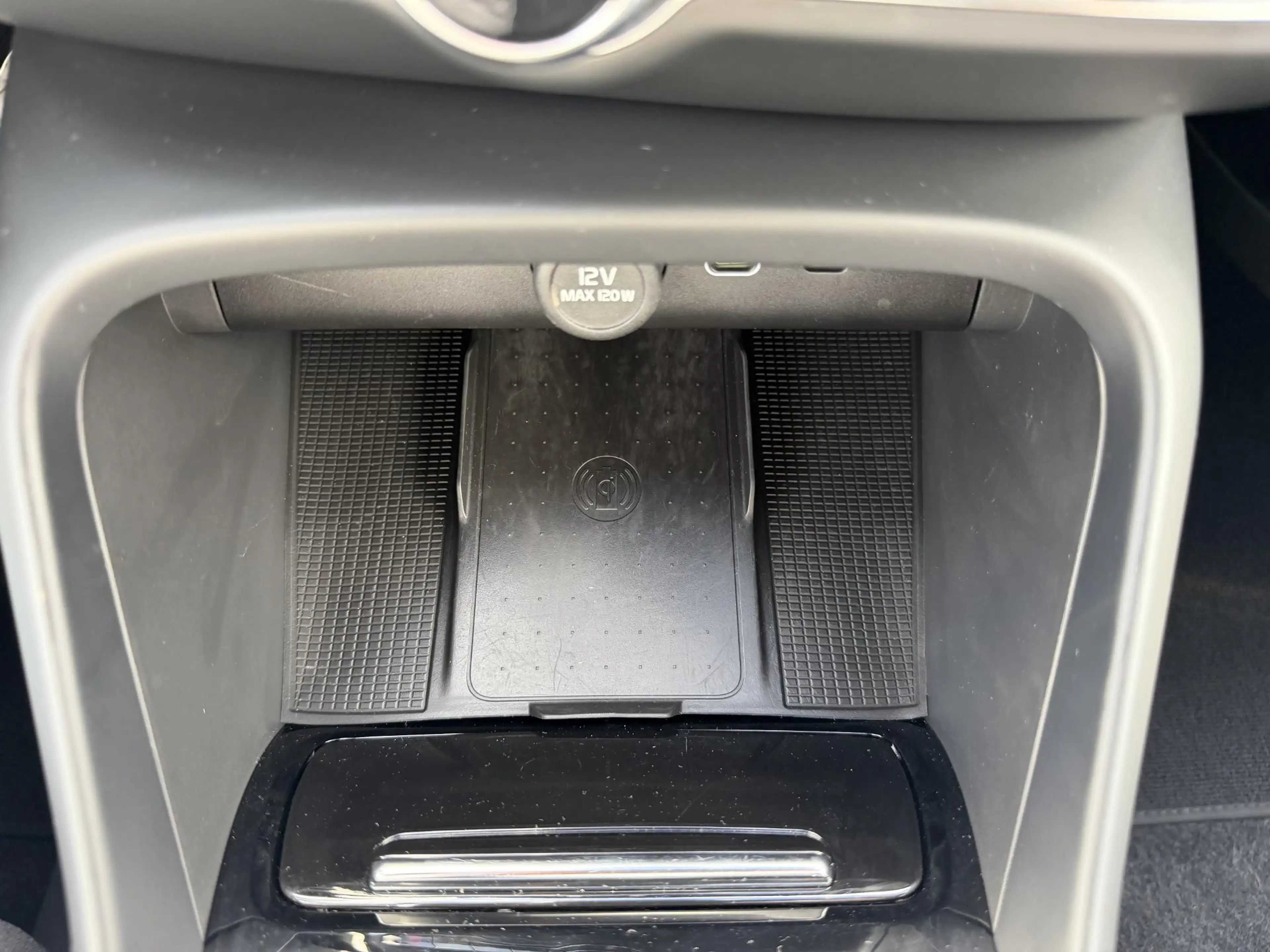 Volvo XC40 Recharge Core SOH 94%| VOLVO DEALER ONDERHOUDEN| A — photo 17