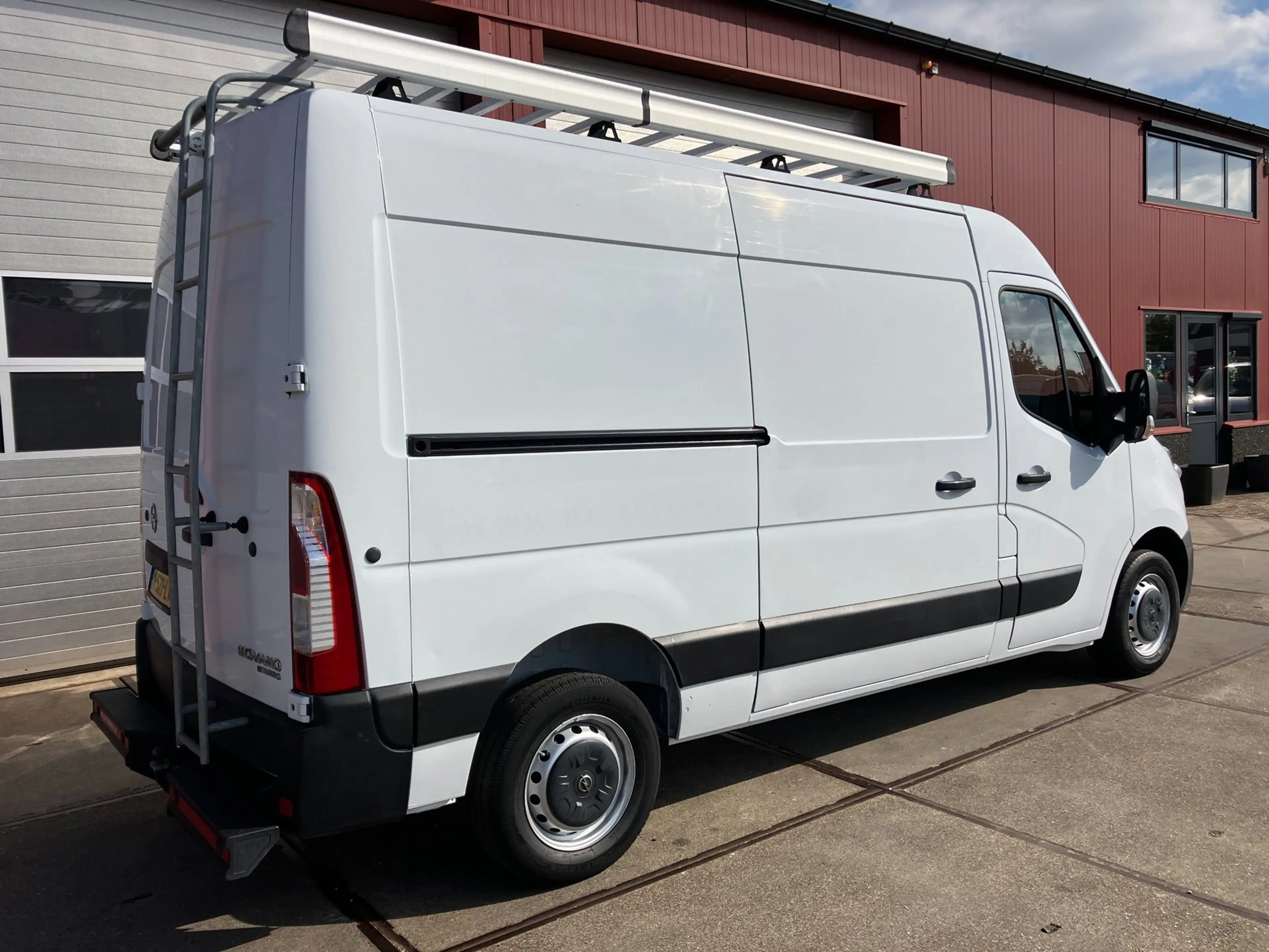 Opel Movano 2.3 CDTI BiTurbo L2H2 Start/Stop — photo 2