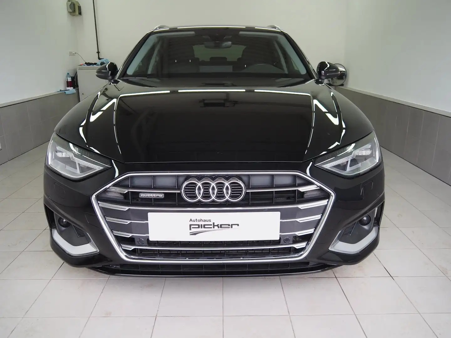Audi A4 40 TDI Advanced Schwarz - 2