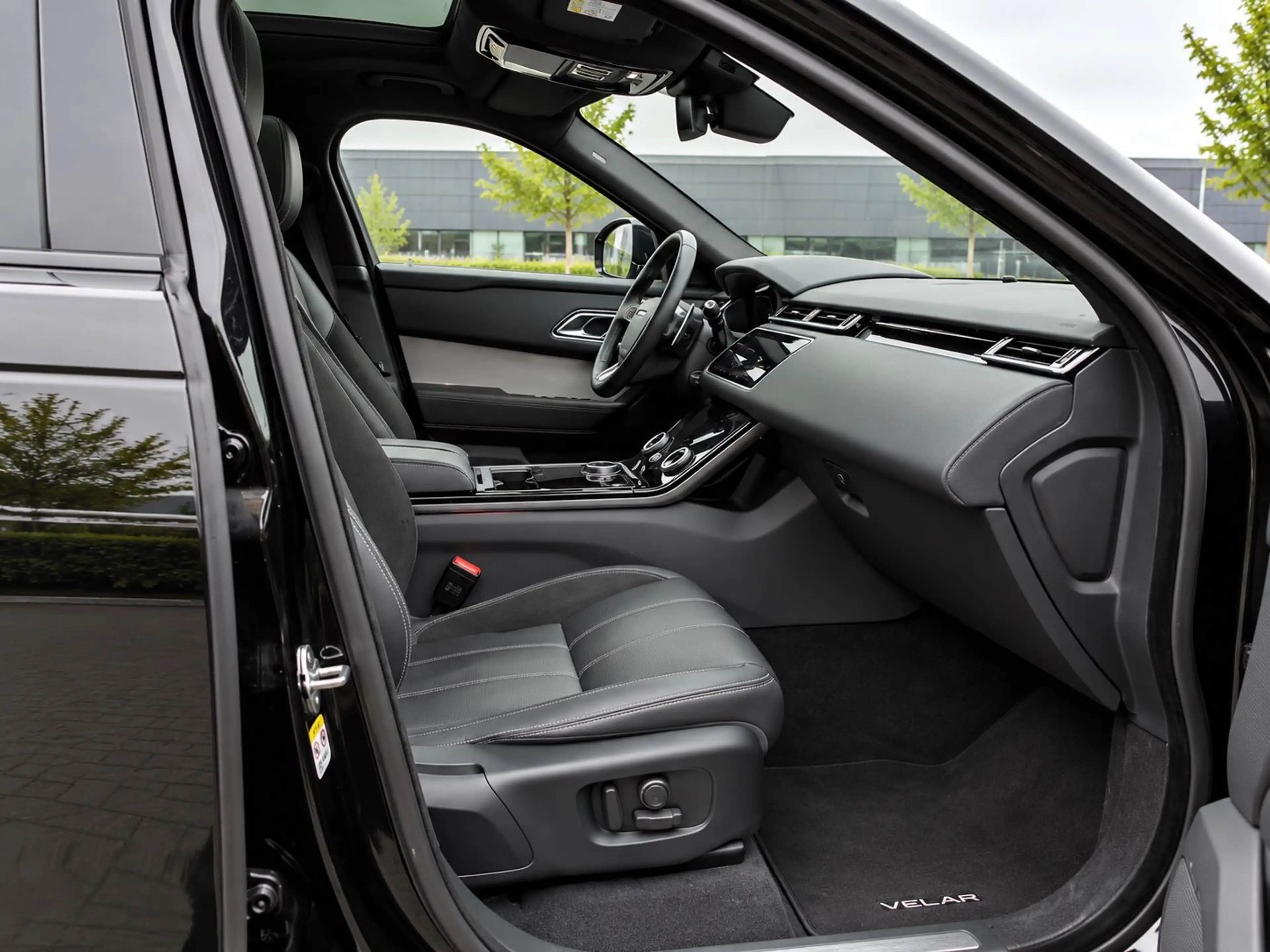 Land Rover Range Rover Velar Velar R-Dynamic S Panorama 360° kamera Leder — photo 13