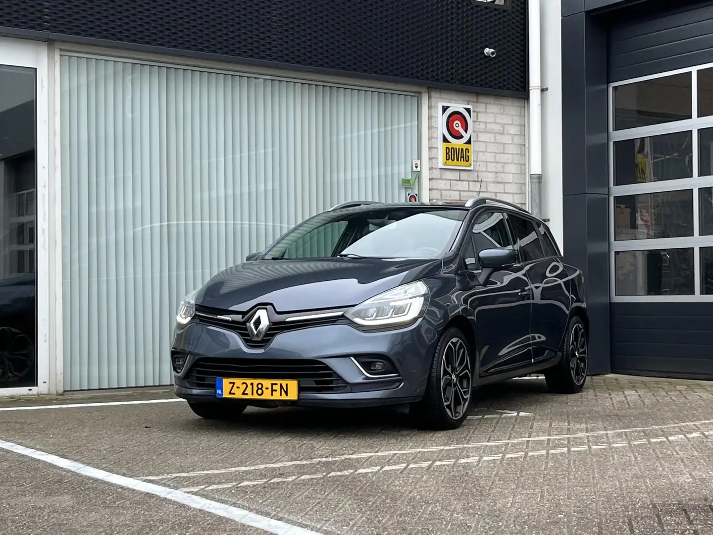 Renault Clio Estate 0.9 TCe 90 Intens , Navigatie, LED, Lichtme Grijs - 2