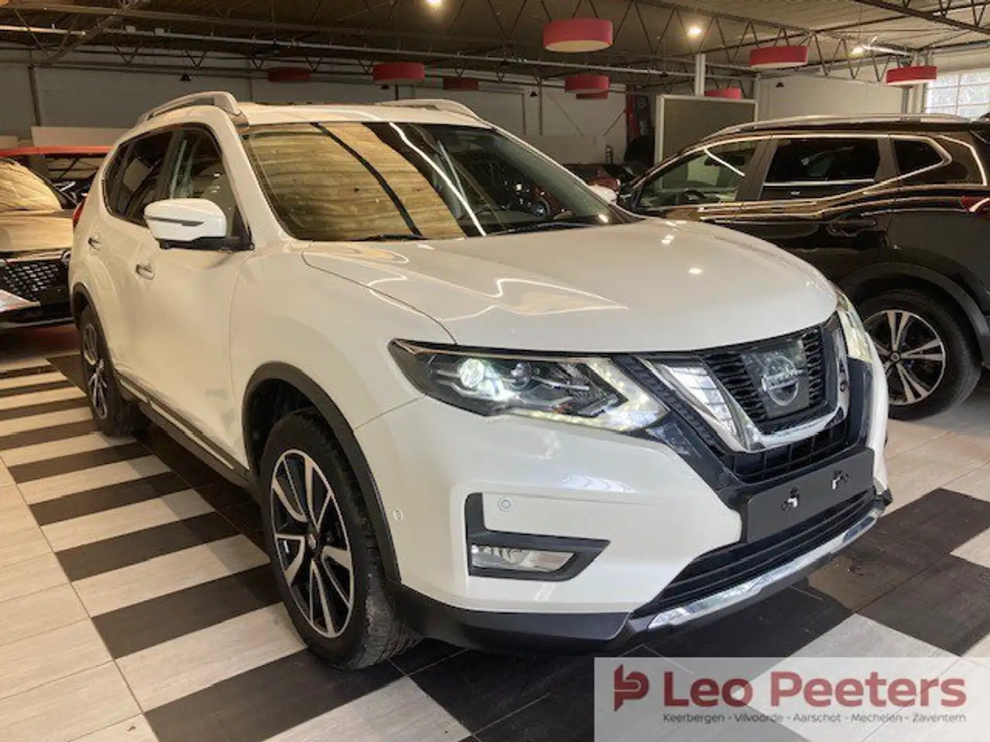 Nissan X-Trail 1.6dCi TEKNA 6MT Weiß - 1