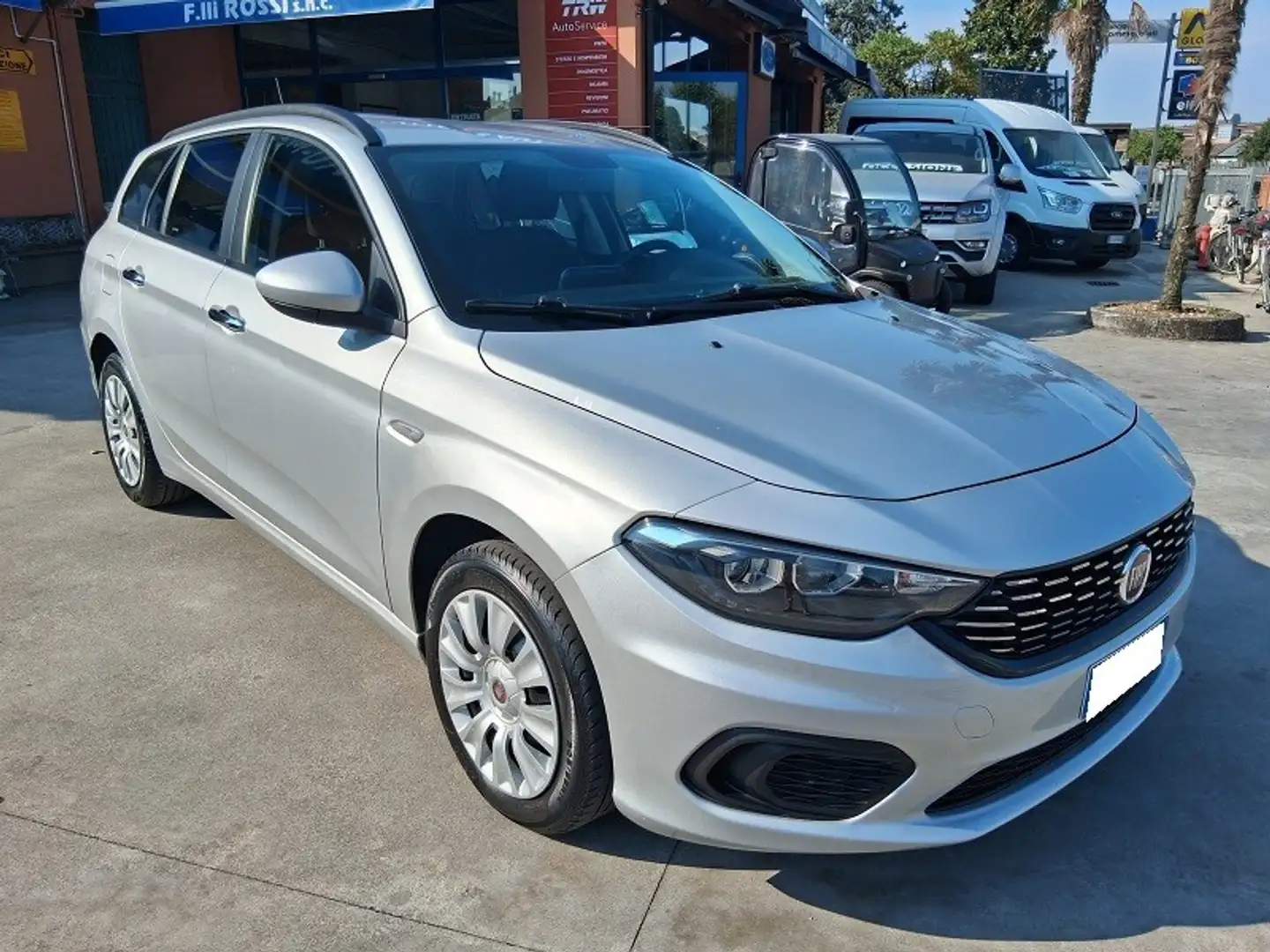 Fiat Tipo 1.6 Mjt S&S SW Easy Grijs - 1