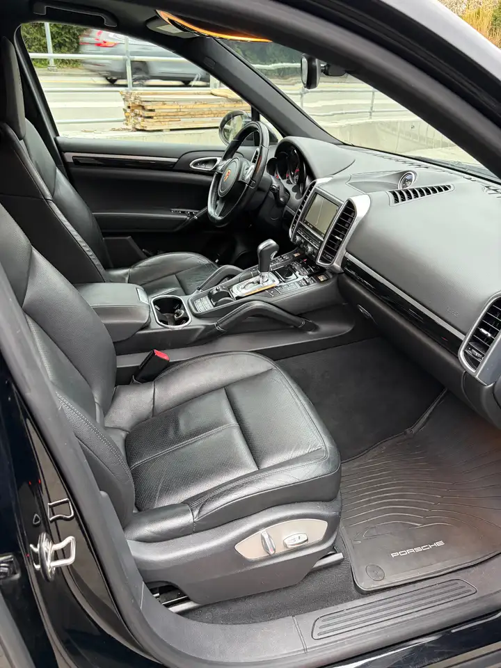 Porsche Cayenne снимка Porsche Cayenne