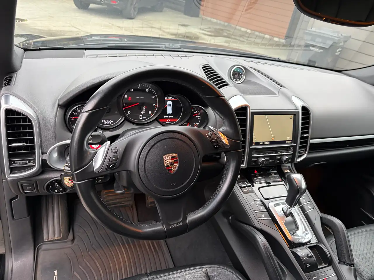 Porsche Cayenne снимка Porsche Cayenne