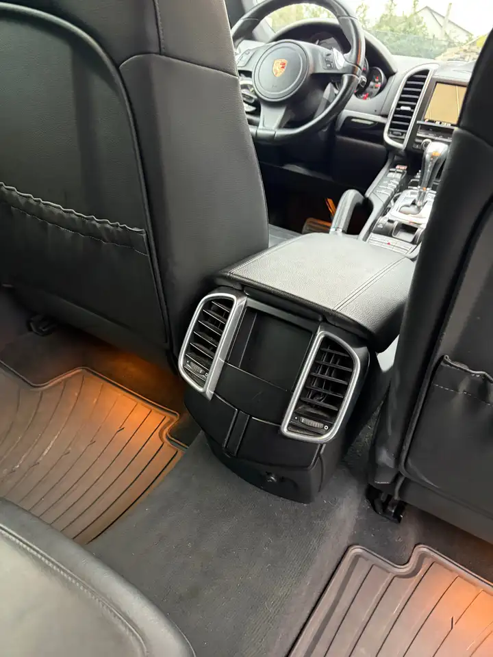 Porsche Cayenne снимка Porsche Cayenne
