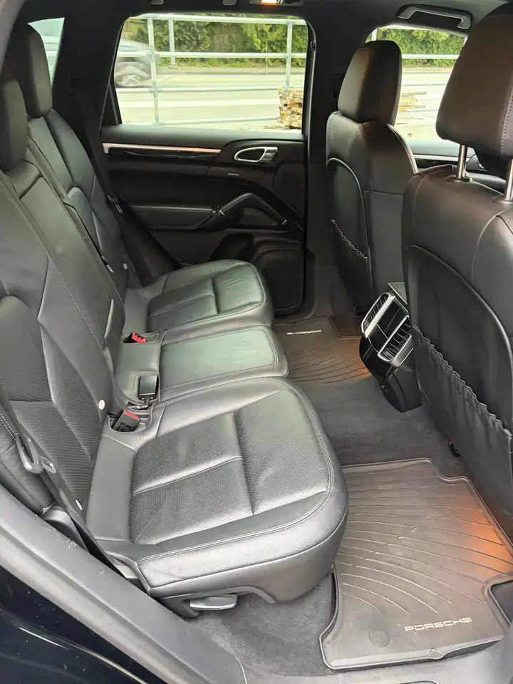 Porsche Cayenne снимка Porsche Cayenne