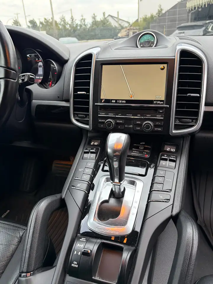 Porsche Cayenne снимка Porsche Cayenne