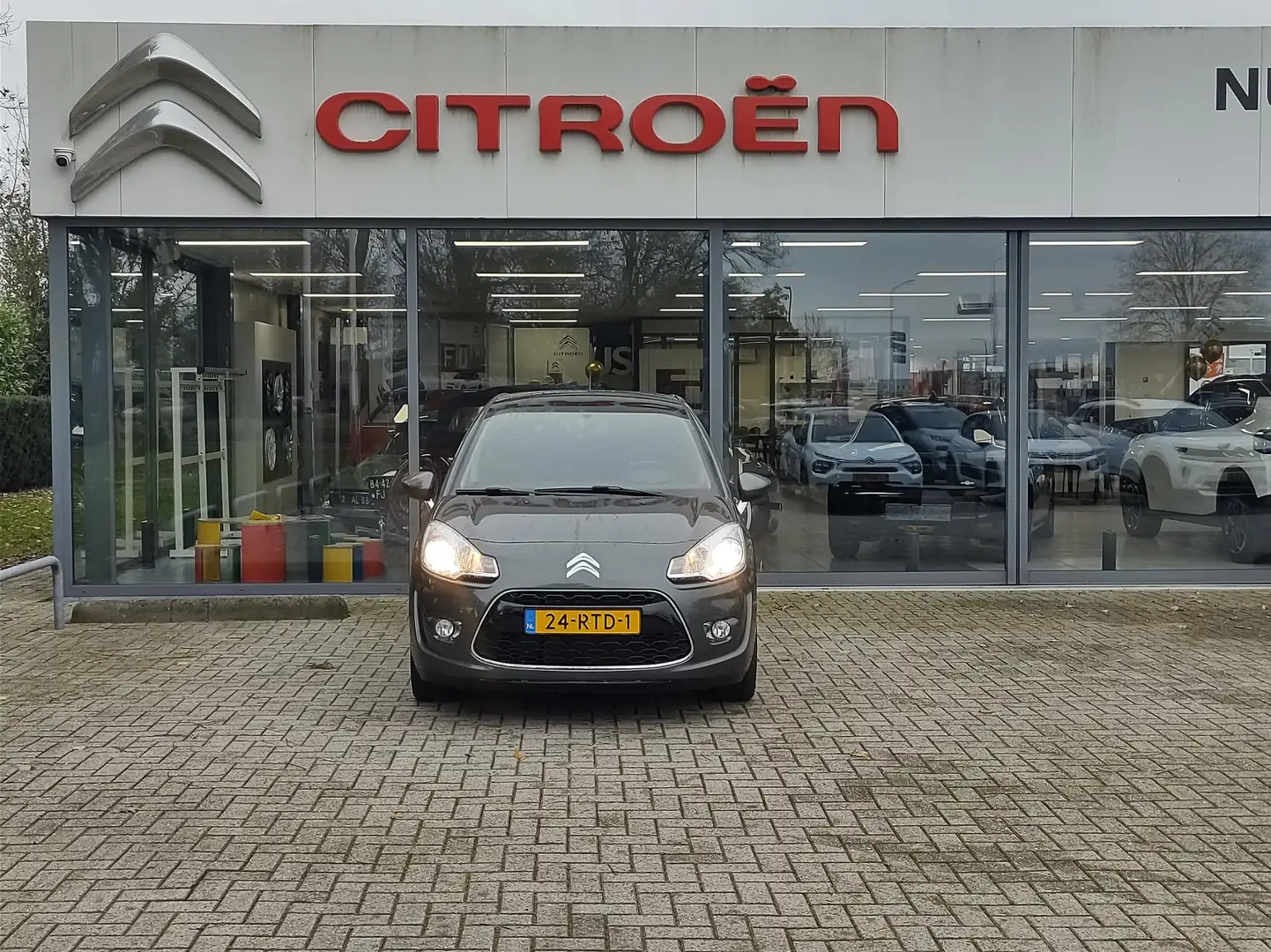 Citroen C3 1.6 VTi Exclusive Grijs - 2