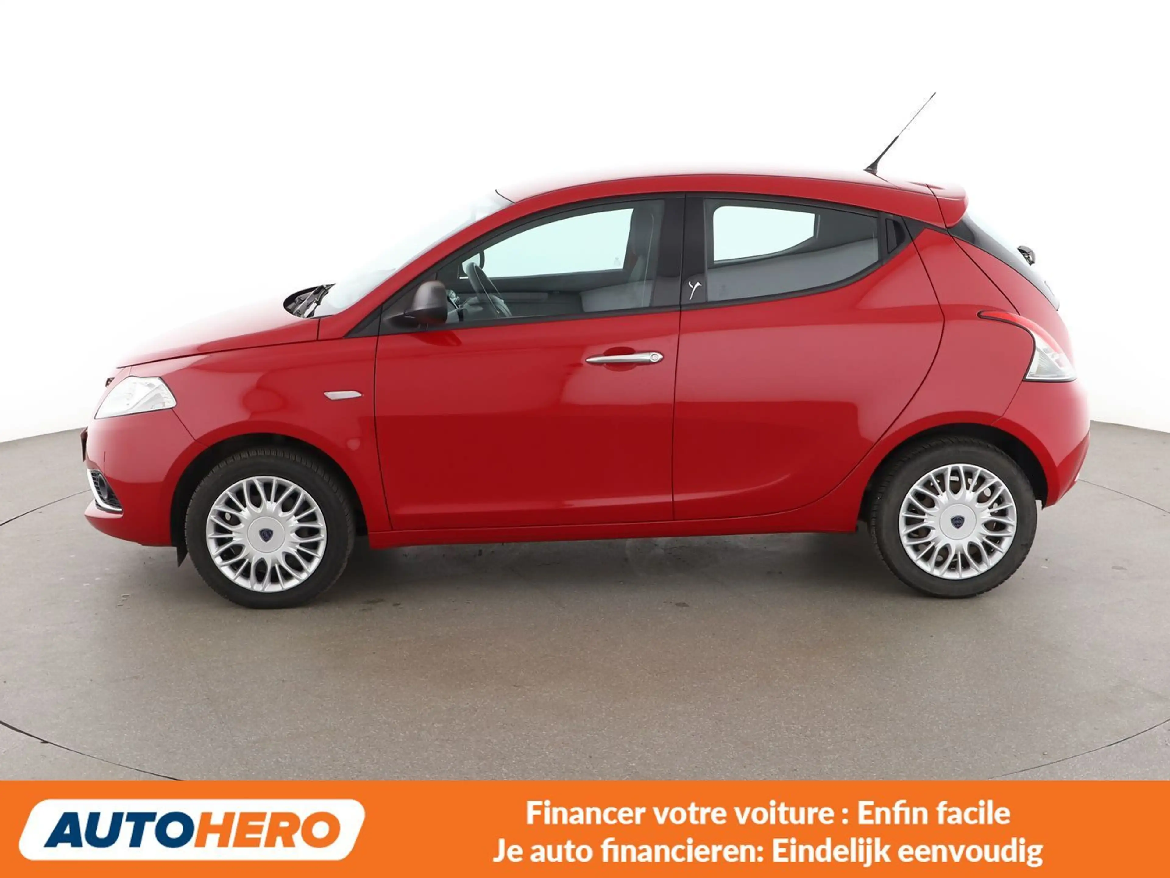 Lancia Ypsilon 1.2 Silver — photo 3