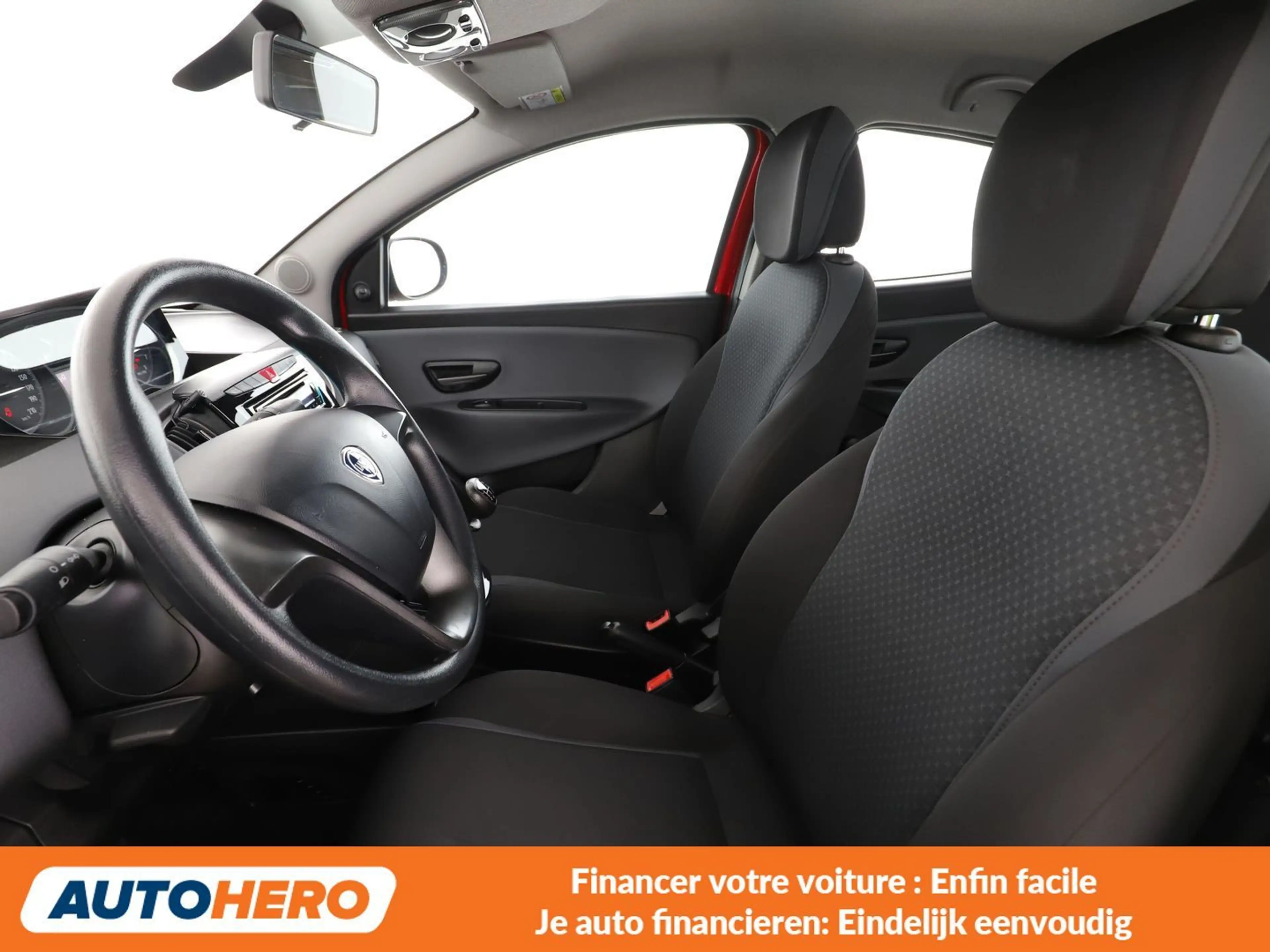 Lancia Ypsilon 1.2 Silver — photo 11
