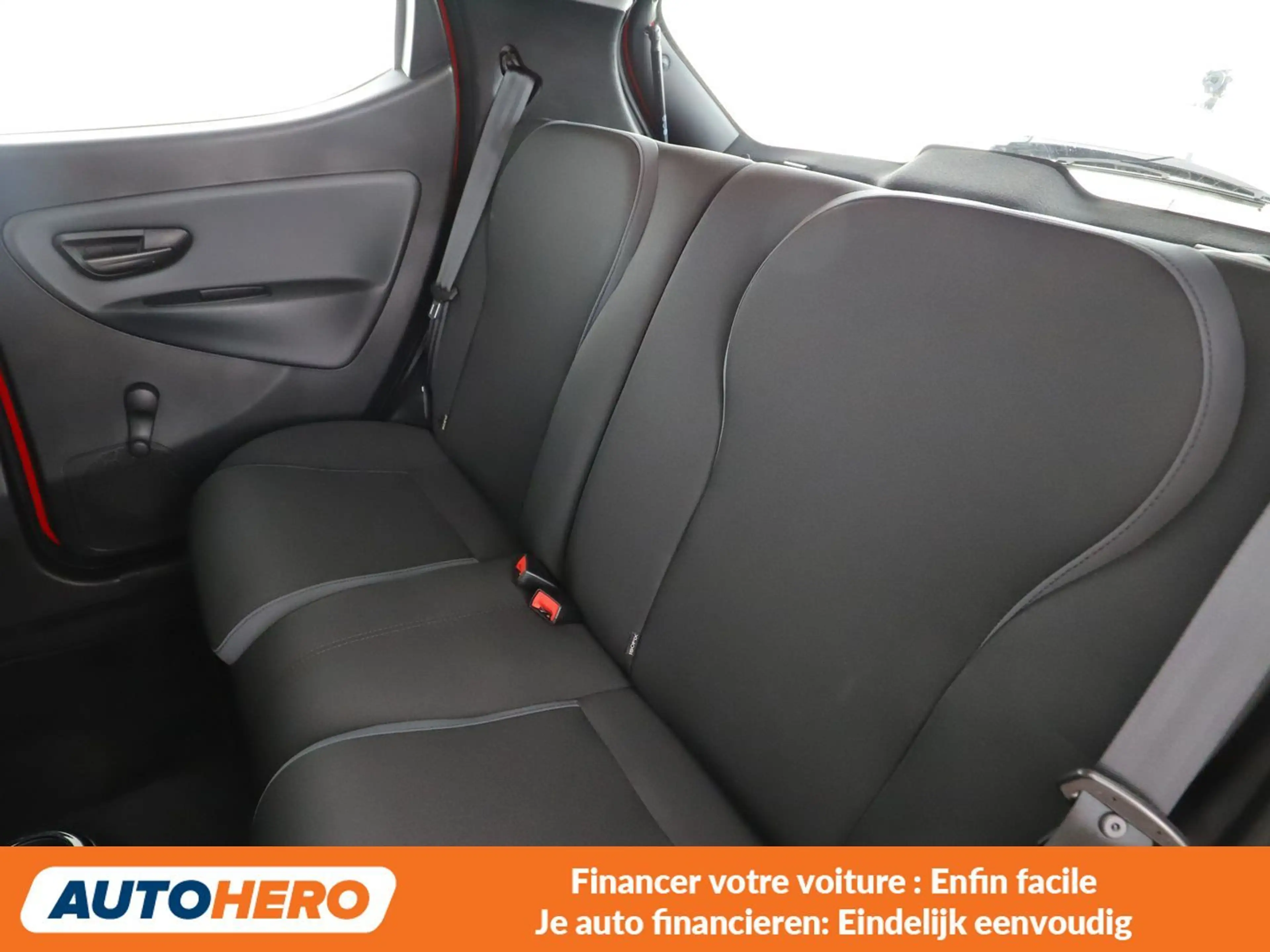 Lancia Ypsilon 1.2 Silver — photo 15