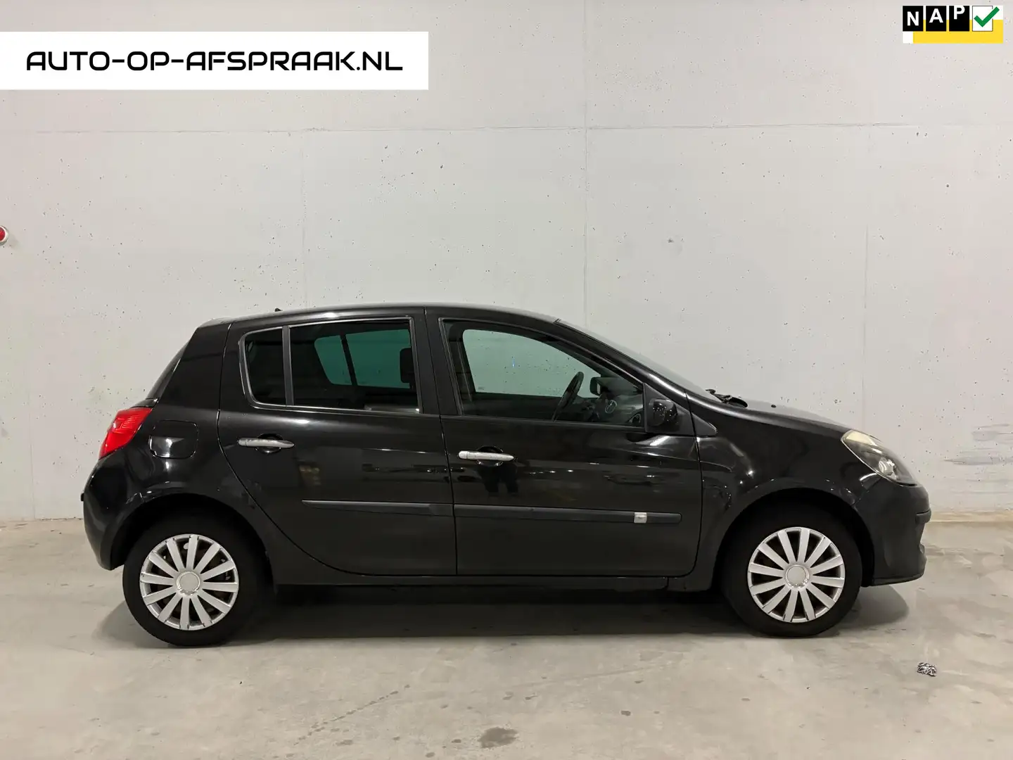 Renault Clio 1.2-16V Authentique 5drs. Airco Cruise Control APK Zwart - 1