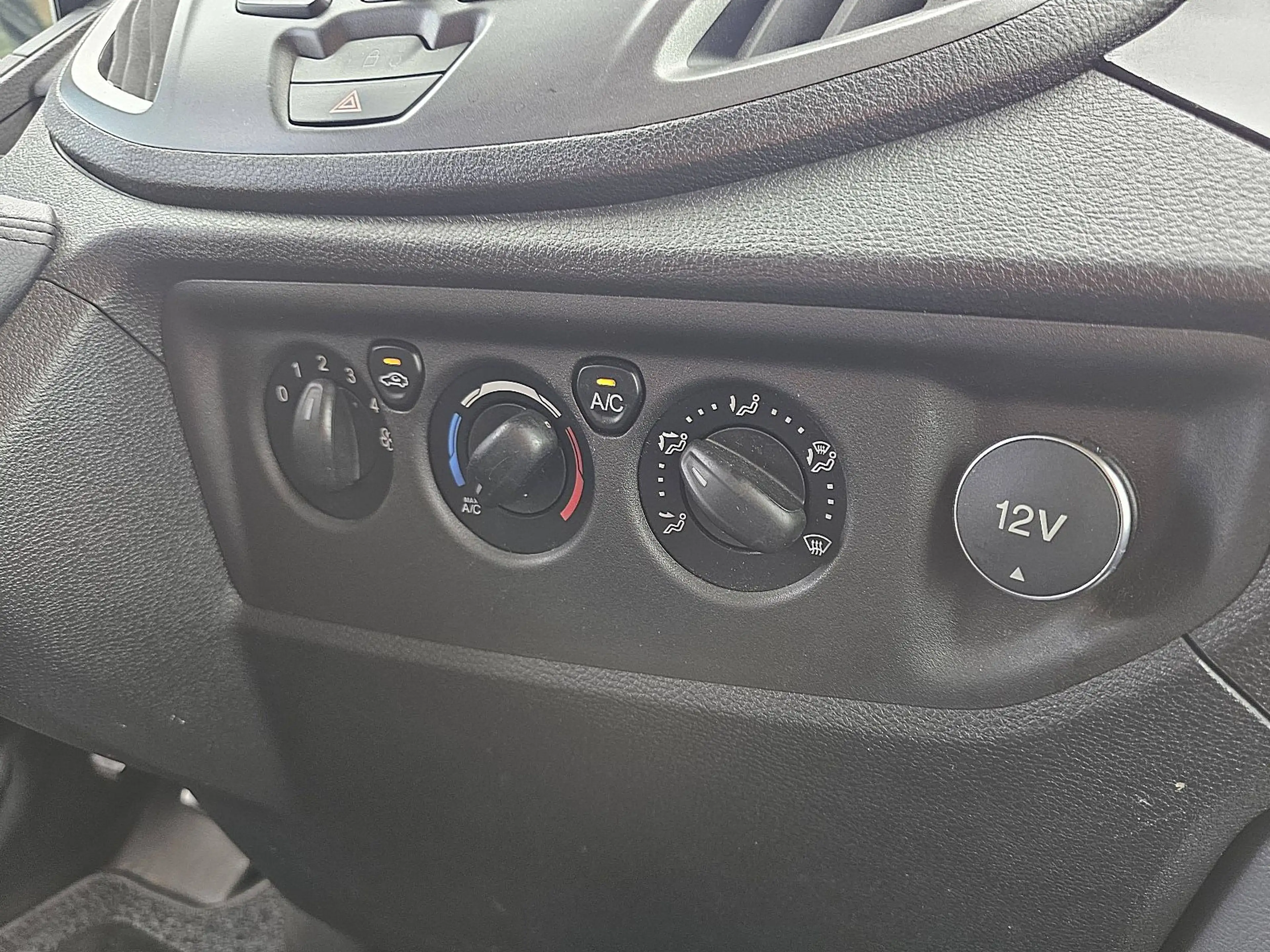Ford Transit — photo 10