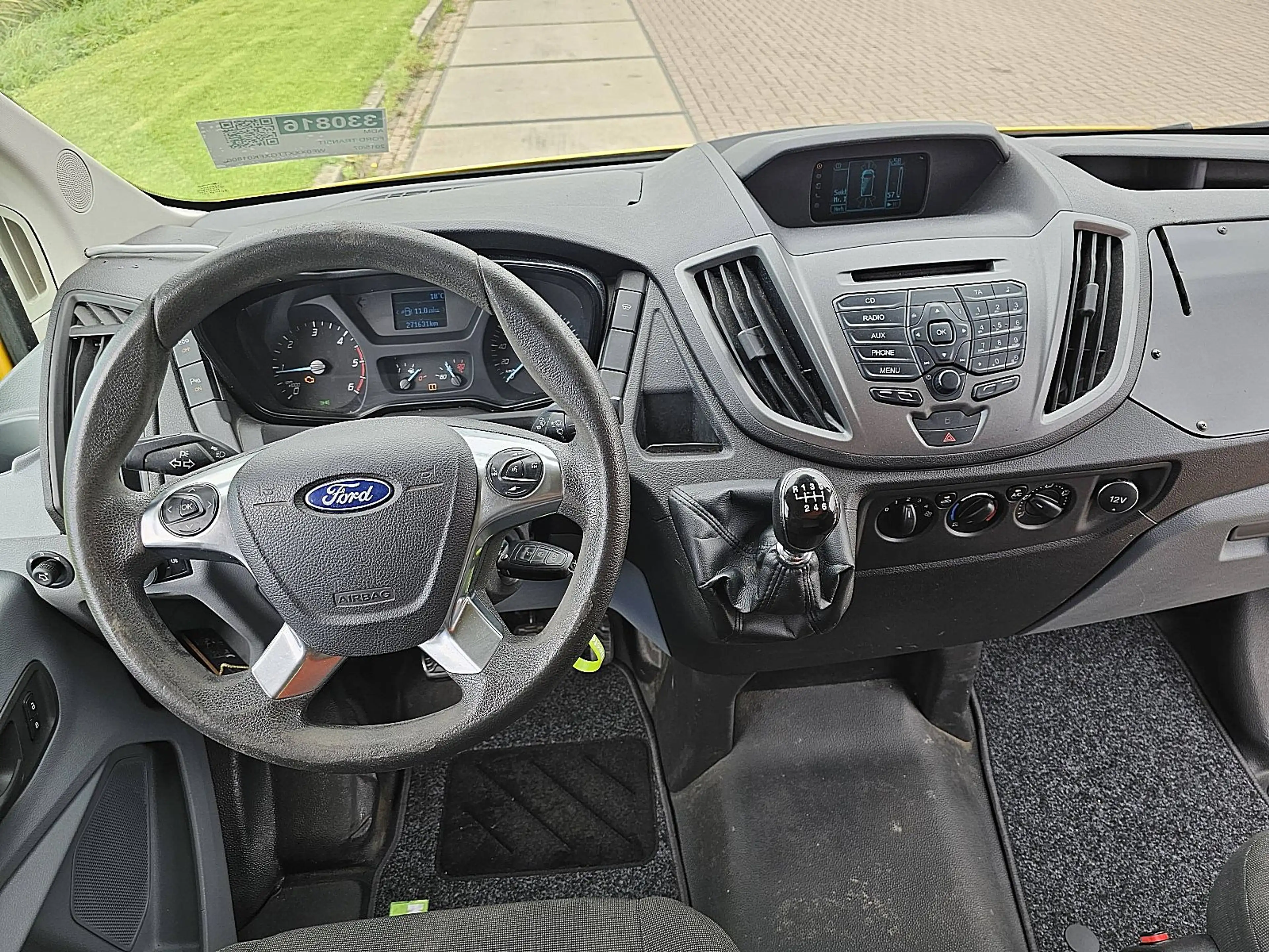 Ford Transit — photo 8
