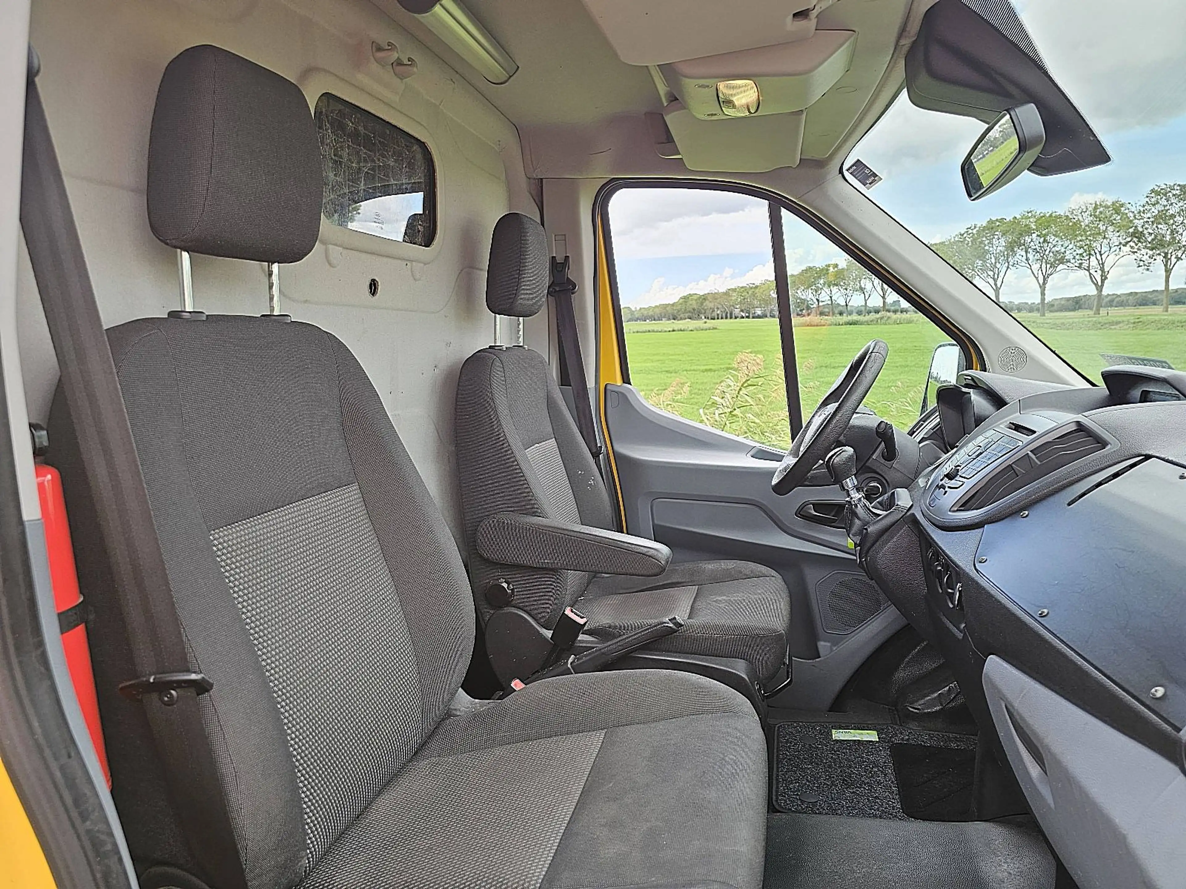 Ford Transit — photo 7