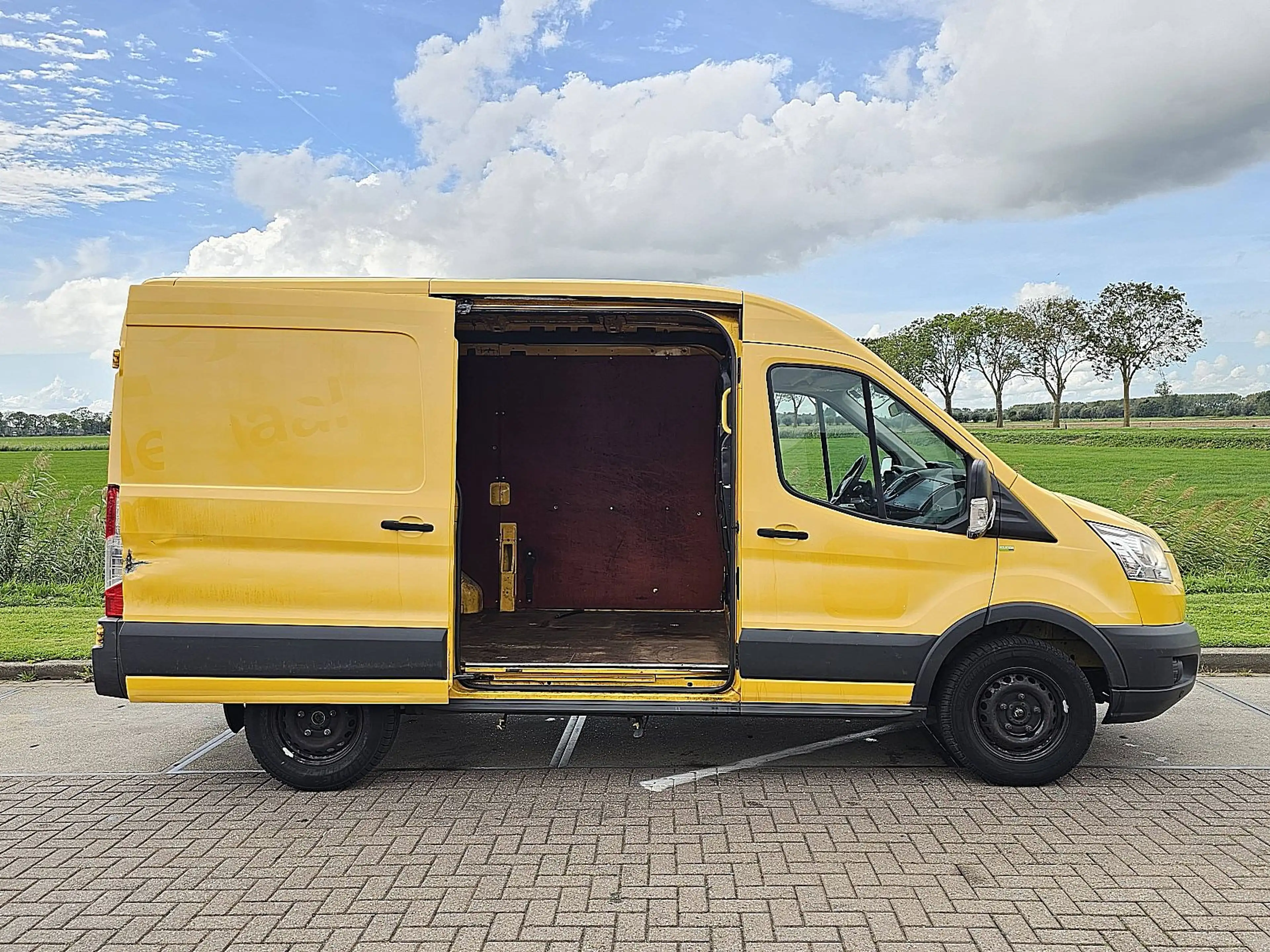 Ford Transit — photo 13
