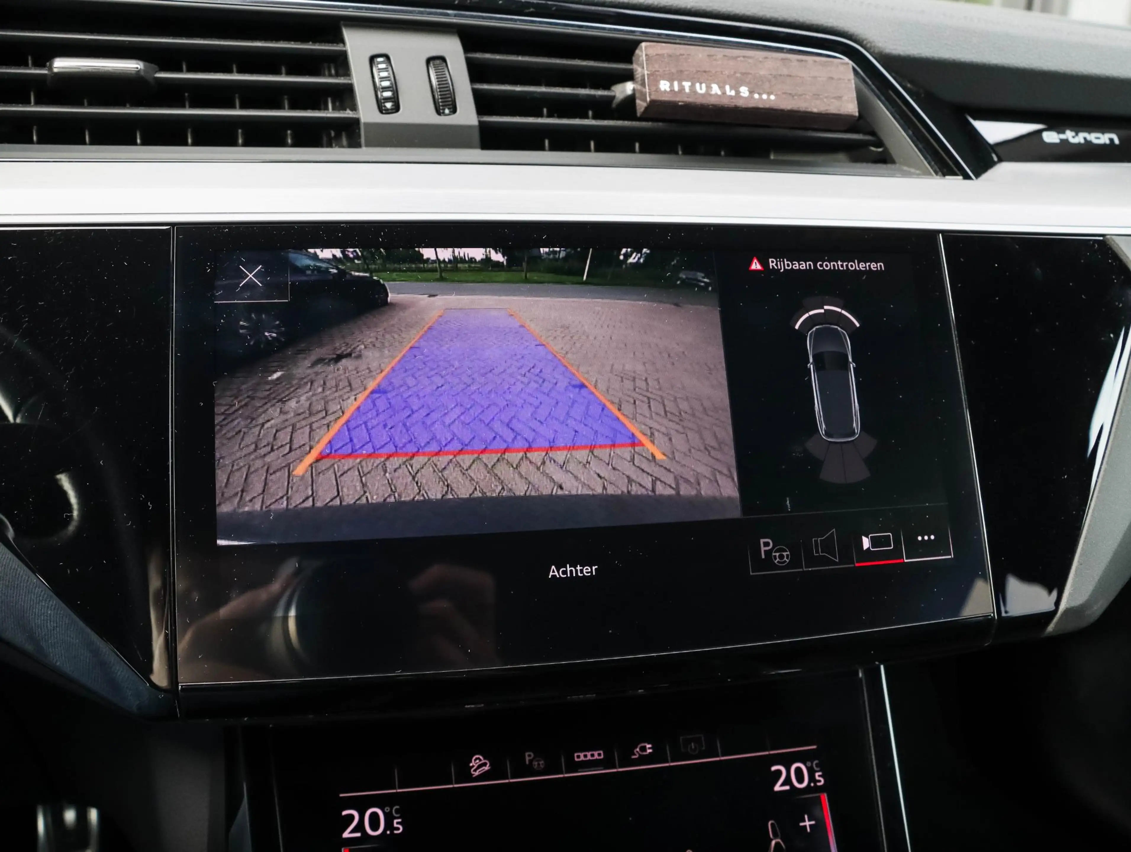 Audi Q8 e-tron 55 quattro S Edition 115 kWh 20 Inch | NL-auto — photo 11