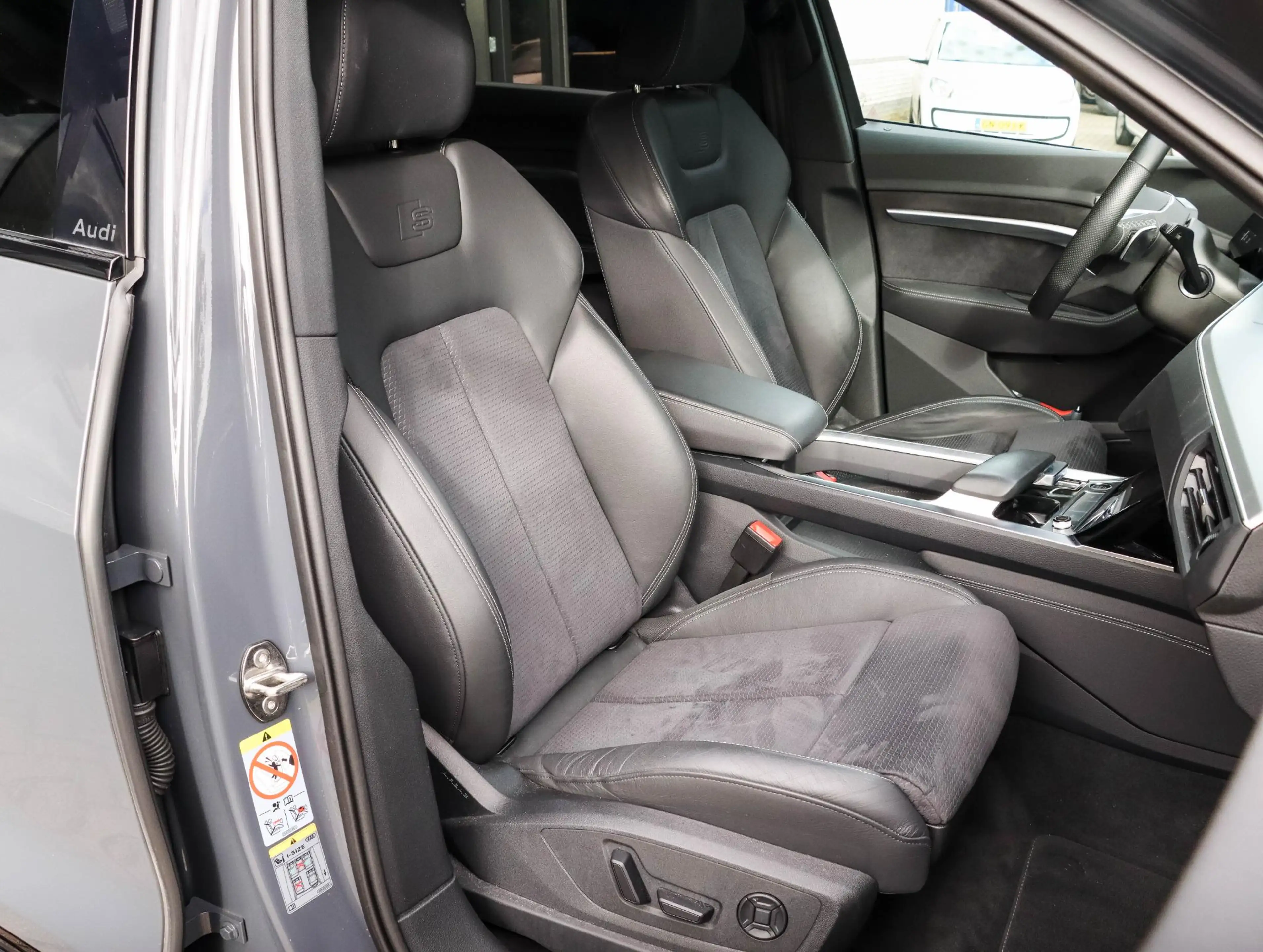 Audi Q8 e-tron 55 quattro S Edition 115 kWh 20 Inch | NL-auto — photo 20