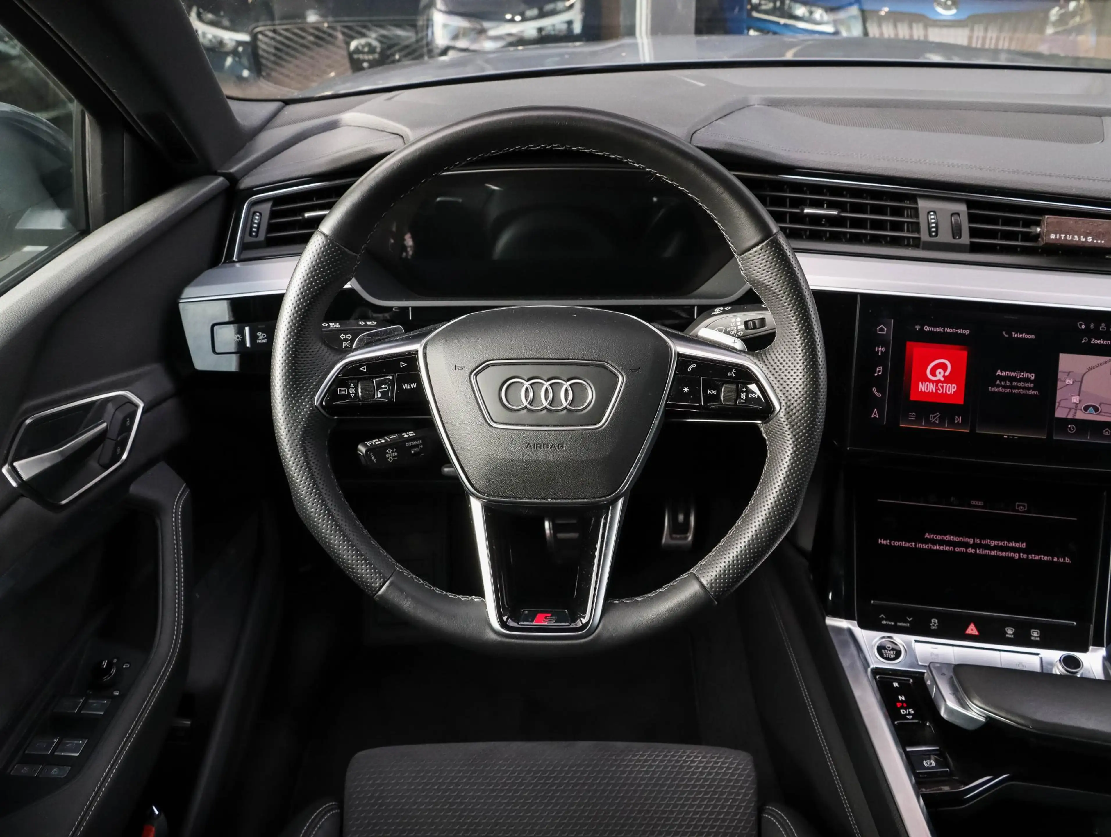 Audi Q8 e-tron 55 quattro S Edition 115 kWh 20 Inch | NL-auto — photo 19