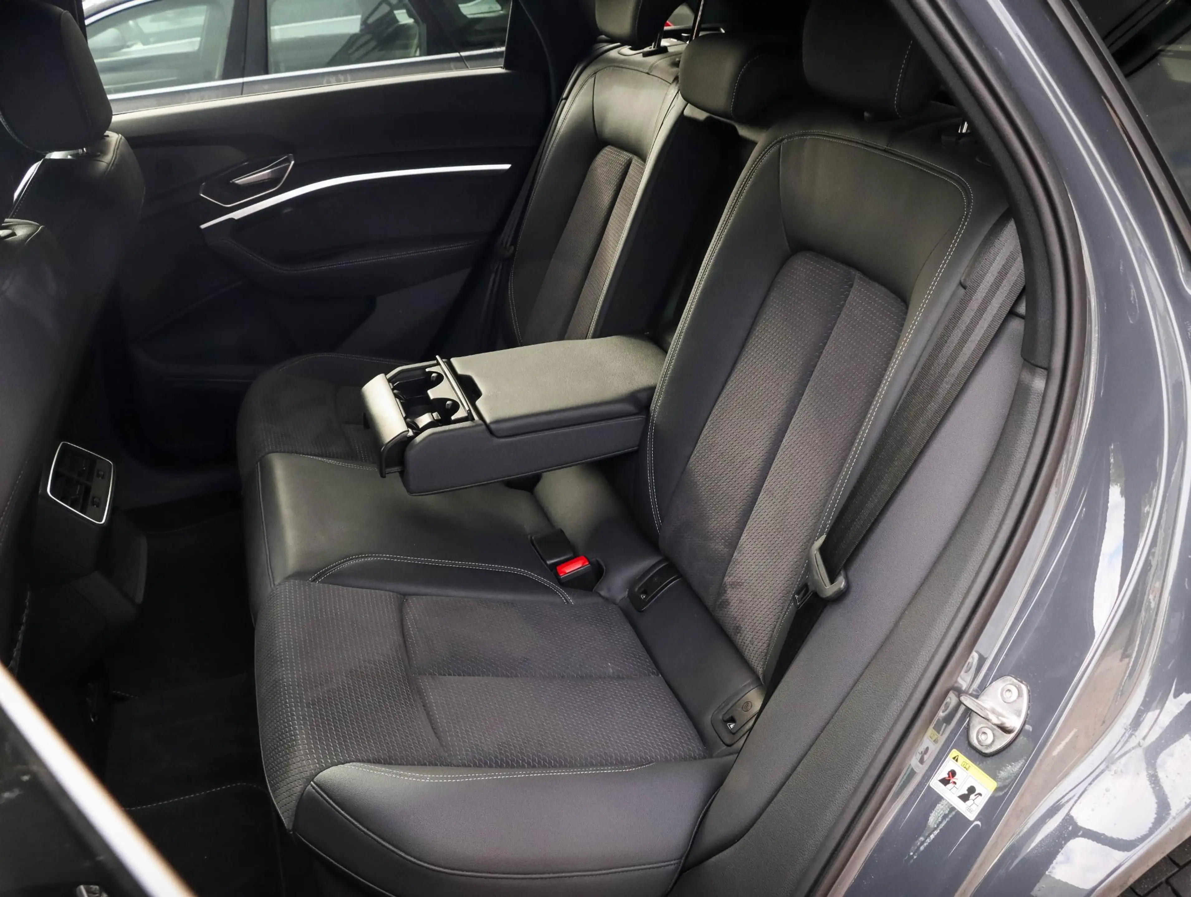Audi Q8 e-tron 55 quattro S Edition 115 kWh 20 Inch | NL-auto — photo 6