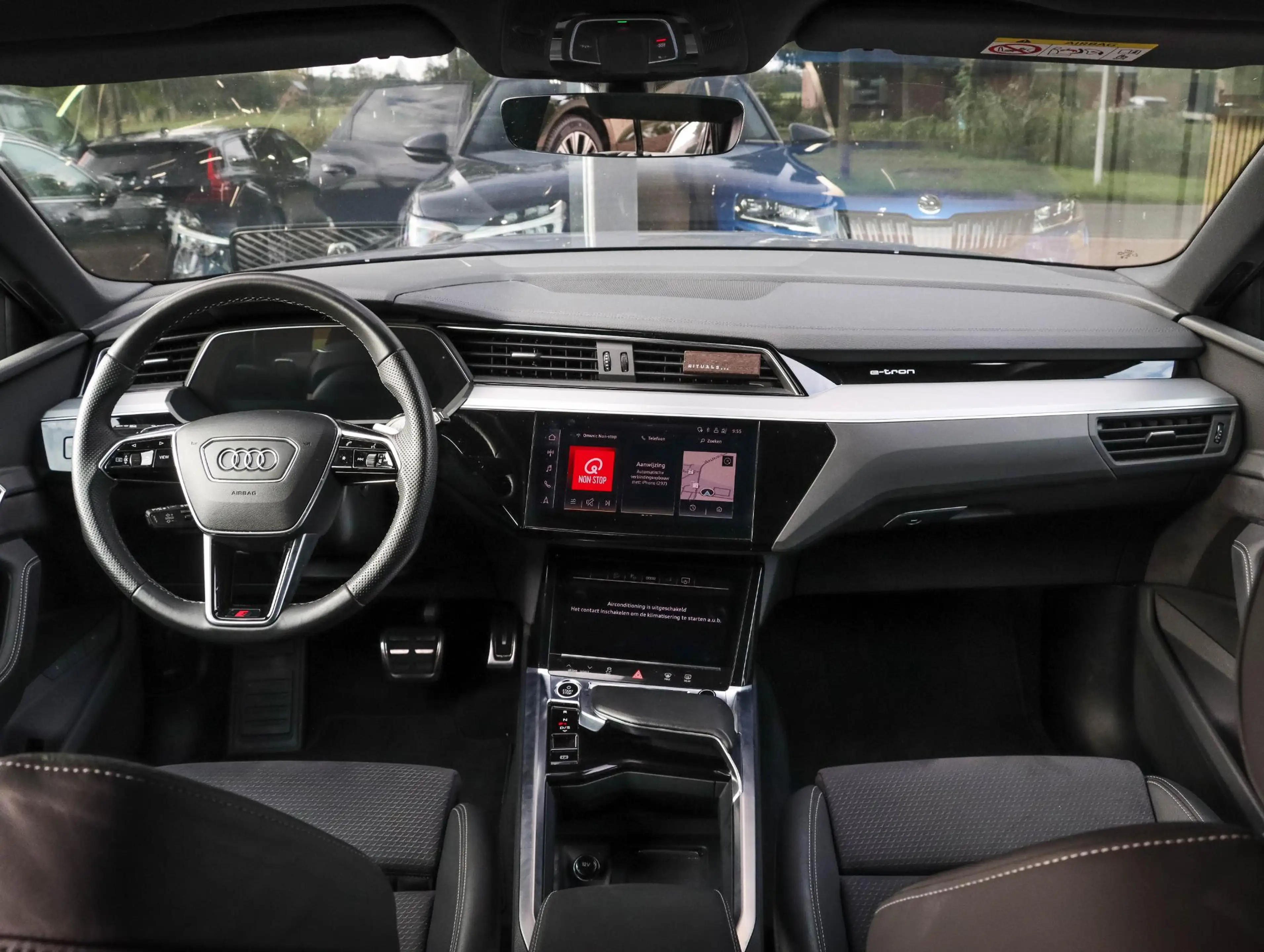 Audi Q8 e-tron 55 quattro S Edition 115 kWh 20 Inch | NL-auto — photo 2