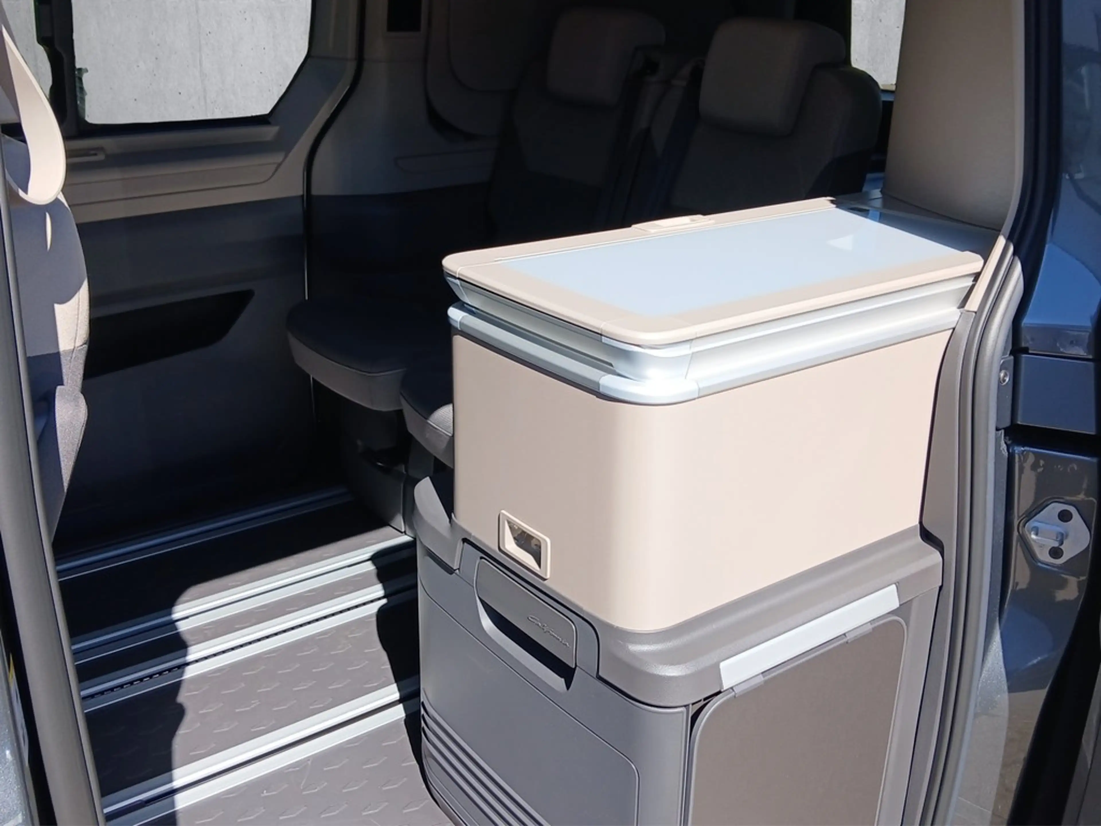 Volkswagen T7 California Coast eHybrid DSG 4MOTION — photo 12