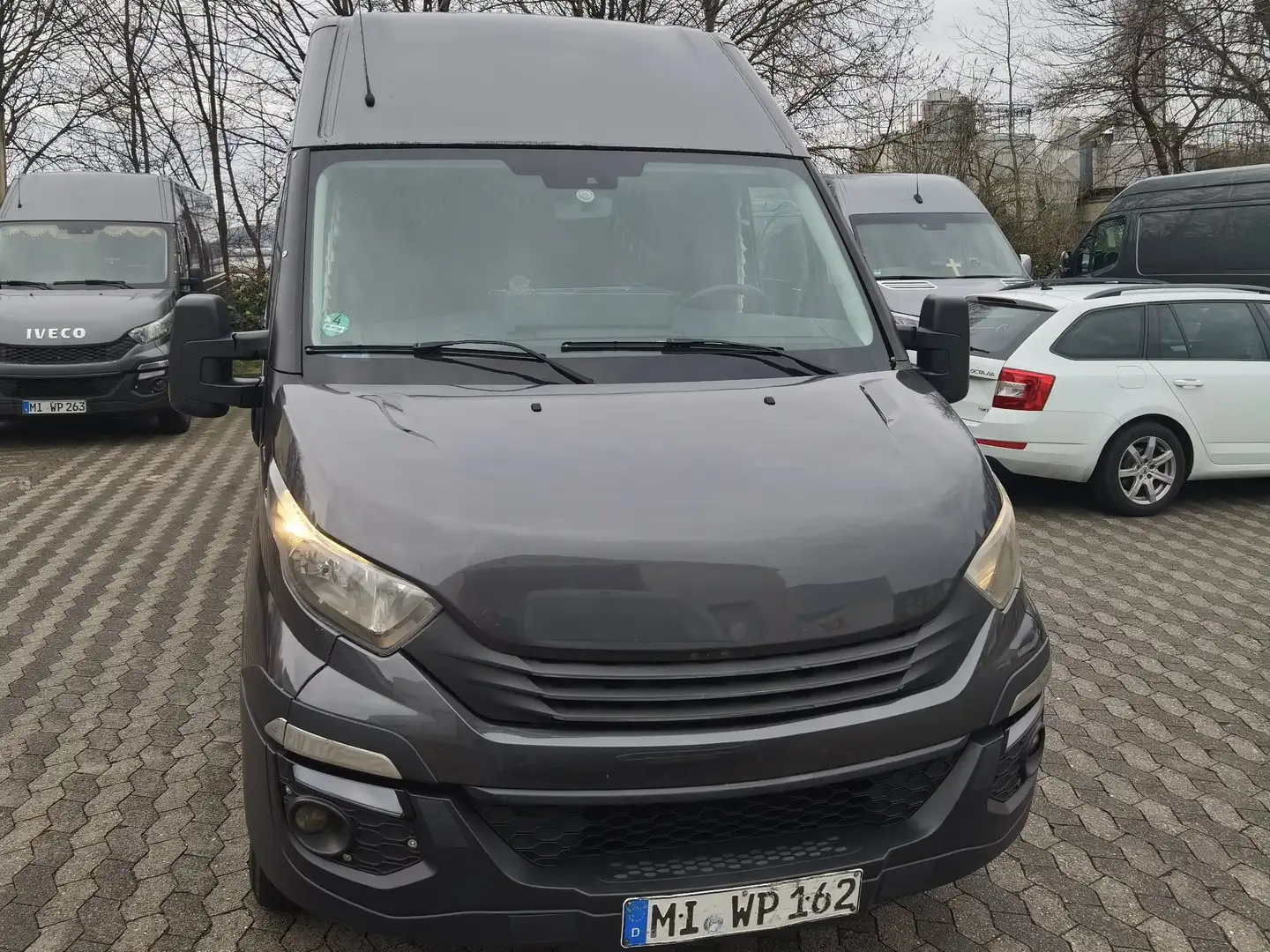 Iveco Daily 35 S 17 Grau - 1