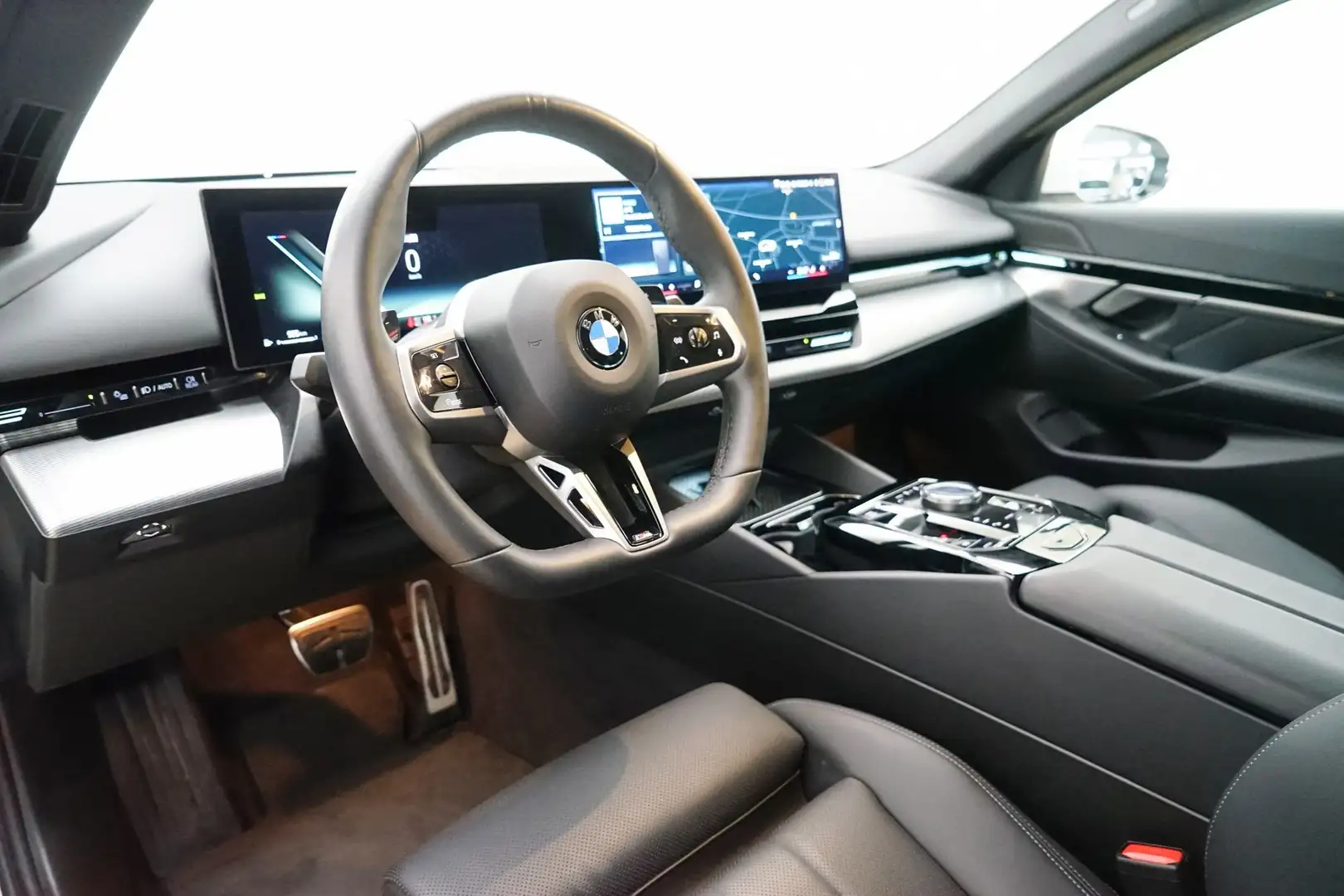 BMW 520 d Limousine [M Sport, AHK, ACC, RFK, LRH] Weiß - 2