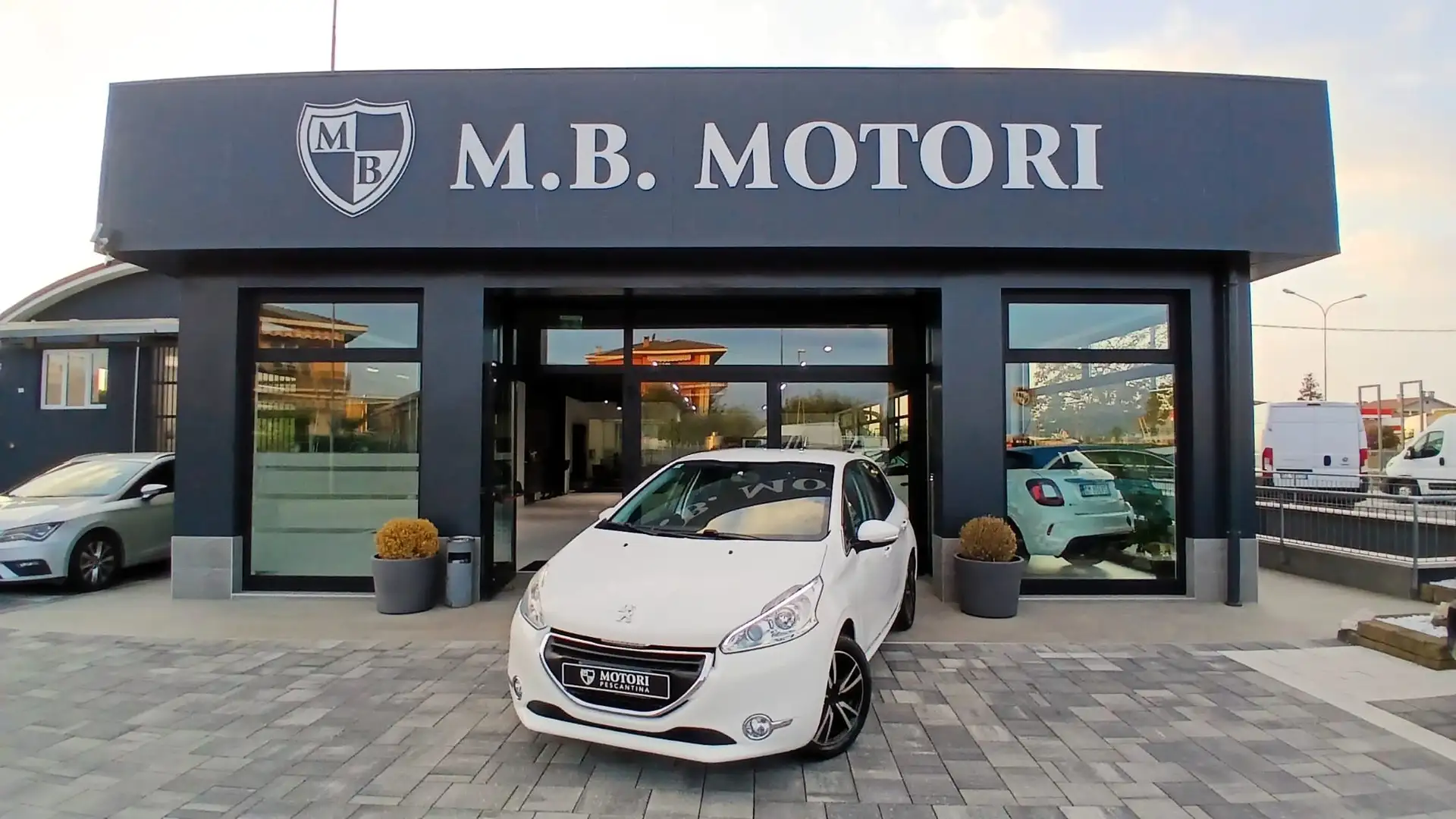 Peugeot 208 208 I 5p 1.4 hdi 8v Allure Weiß - 1