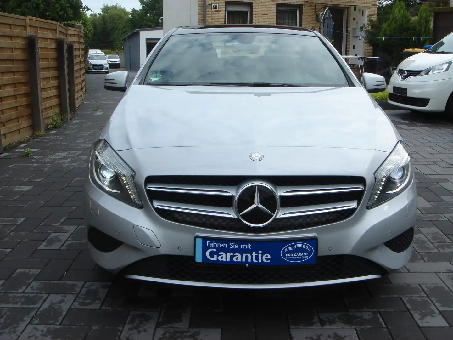 Mercedes-Benz A 200 BMT URBAN +PANO+XENON+AUT+NAVI+TOP Argent - 2
