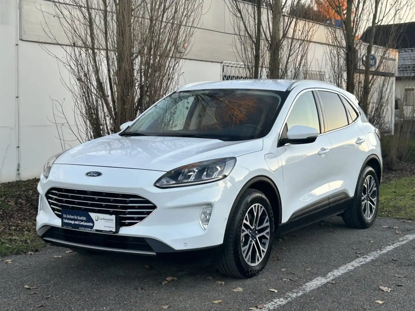 Ford Kuga TITANIUM 2.5 PHEV 225 PS CVT Weiß - 1