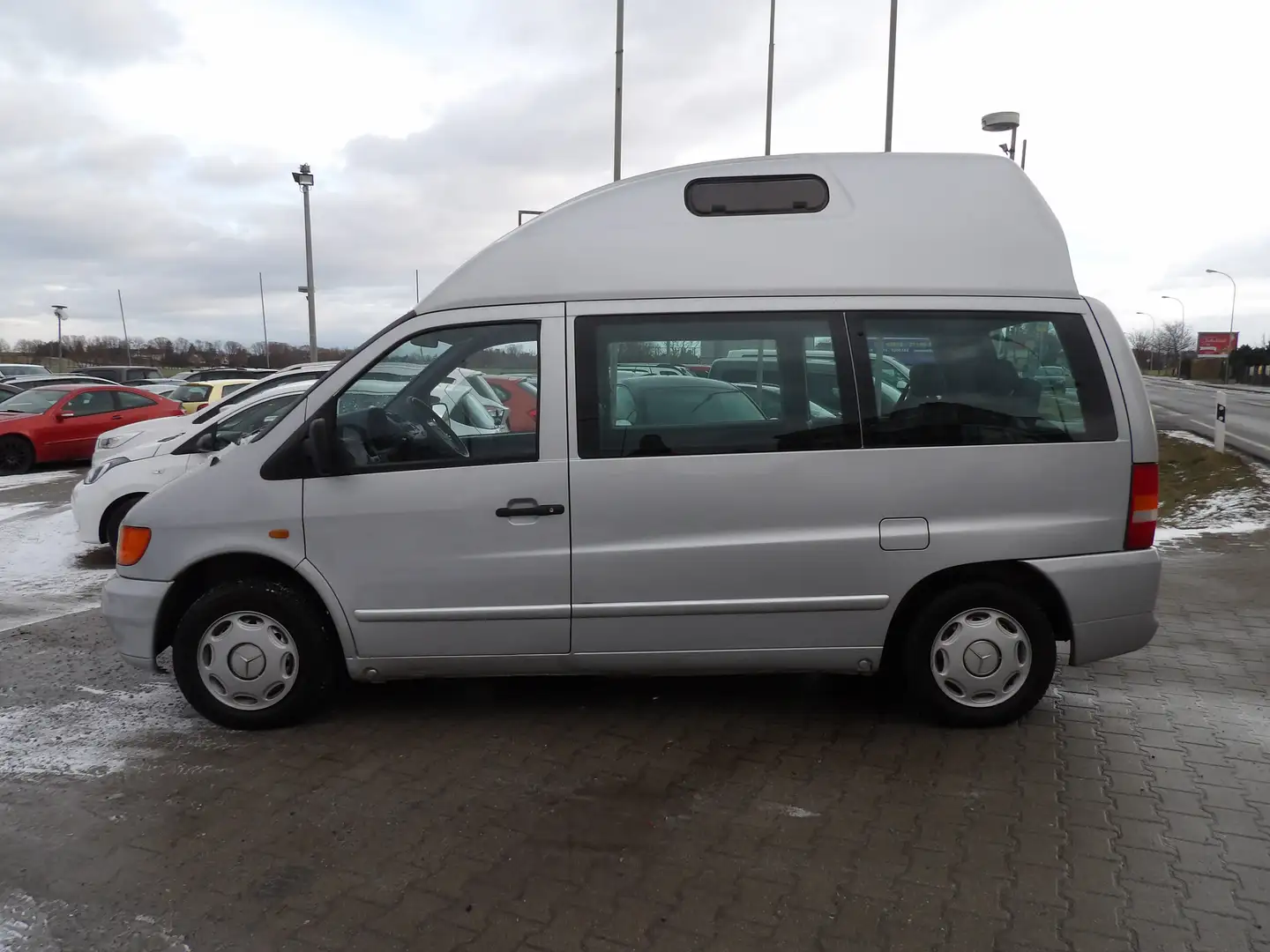 Mercedes-Benz Vito 114 Automatik Hochdach Behindertengerecht Klima Grau - 2