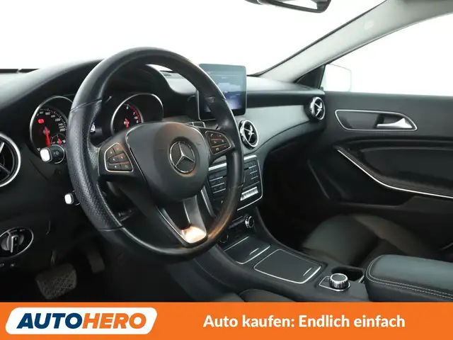 Mercedes-Benz Gla view 11
