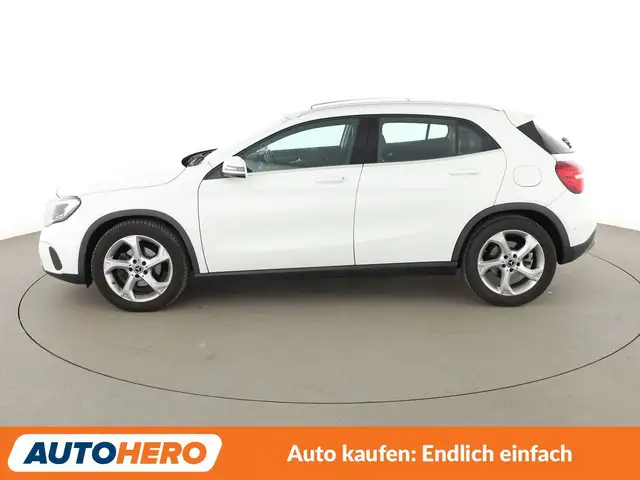 Mercedes-Benz Gla view 3