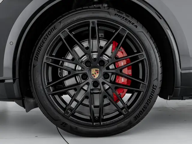 Porsche Macan view 12