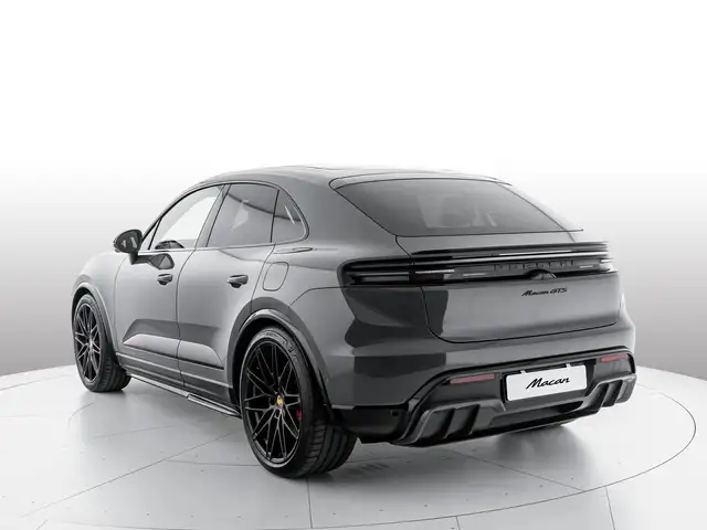 Porsche Macan view 3