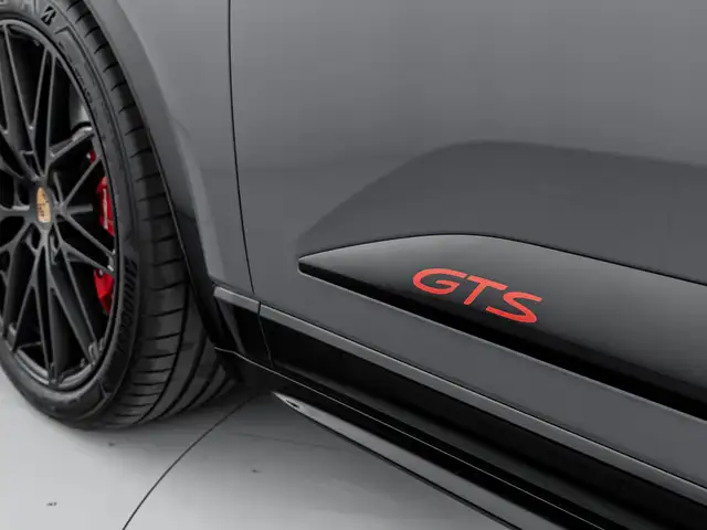 Porsche Macan view 13